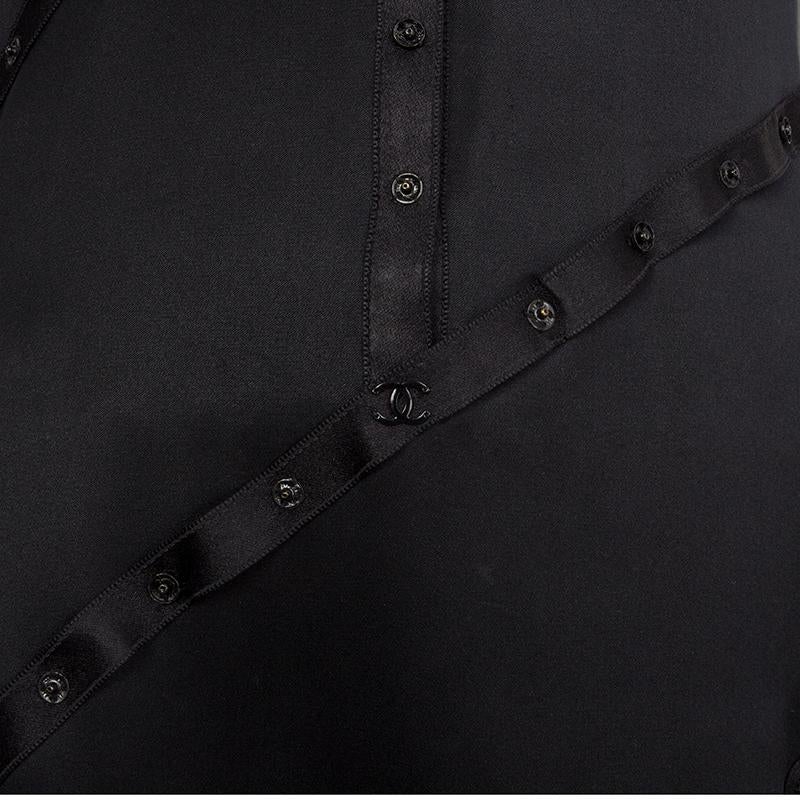 Black CHANEL black silk SATIN SNAP BUTTON TRIM Sleeveless Cocktail Dress 40 For Sale