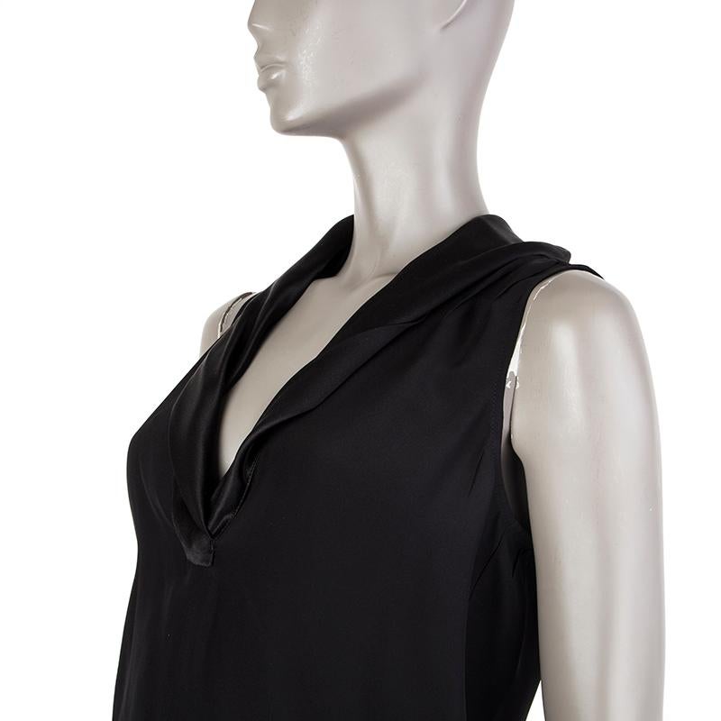 Chanel sleeveless blouse in black silk (100%) with shawl-collar, gathered yoke at the back and a small CC brand-logo on the front. Unlined. Has been worn and is in excellent condition.

Tag Size 38
Size S
Shoulder Width 33cm (12.9in)
Bust 92cm