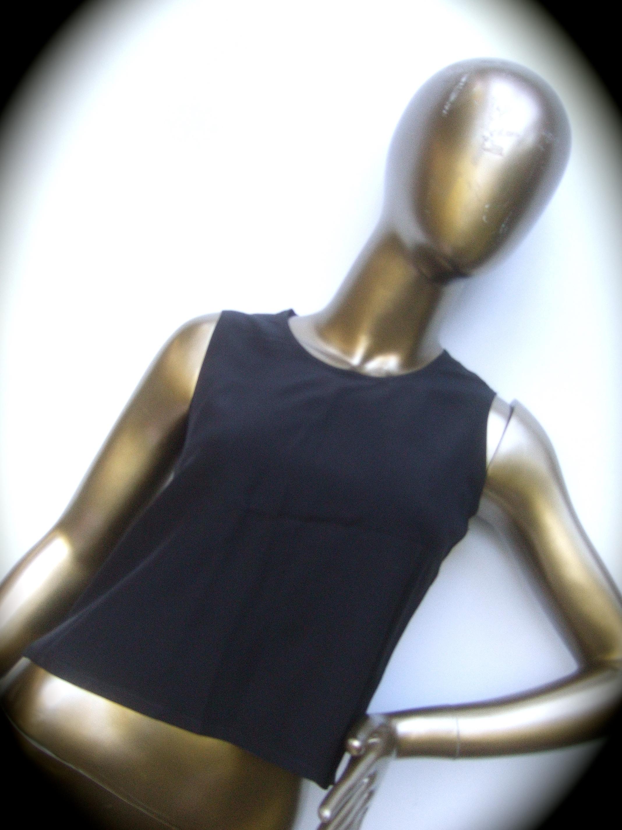 Chanel Top a conchiglia senza maniche in seta nera c 1980 Petite in vendita 1