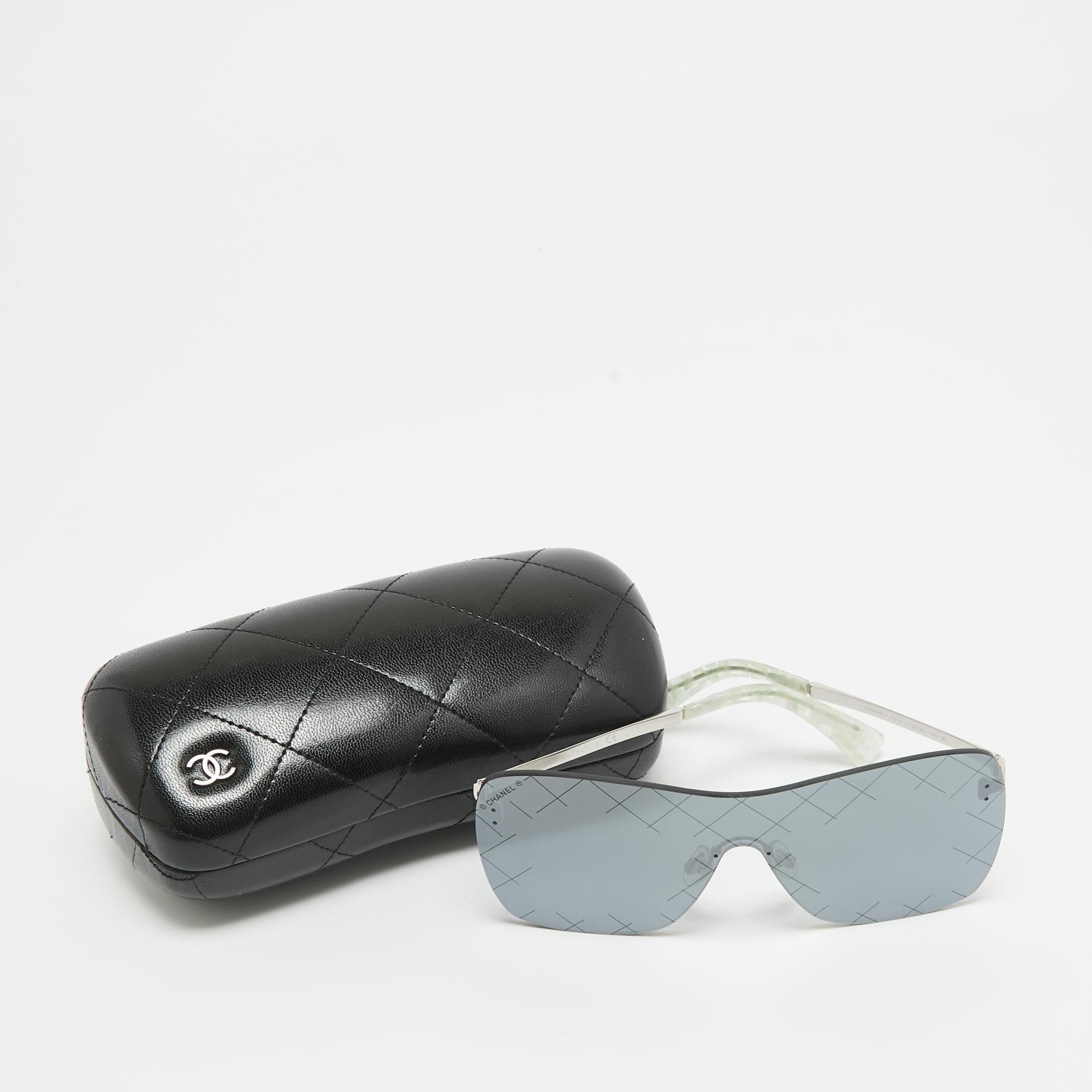 Chanel Schwarz/Silber 4215 Laufsteg Schild-Sonnenbrille Damen im Angebot