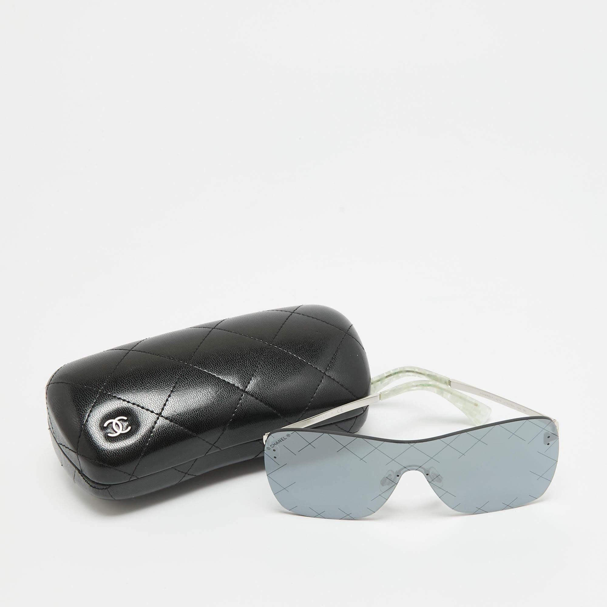 Chanel Black/Silver 4215 Runway Shield Sunglasses In Good Condition In Dubai, Al Qouz 2