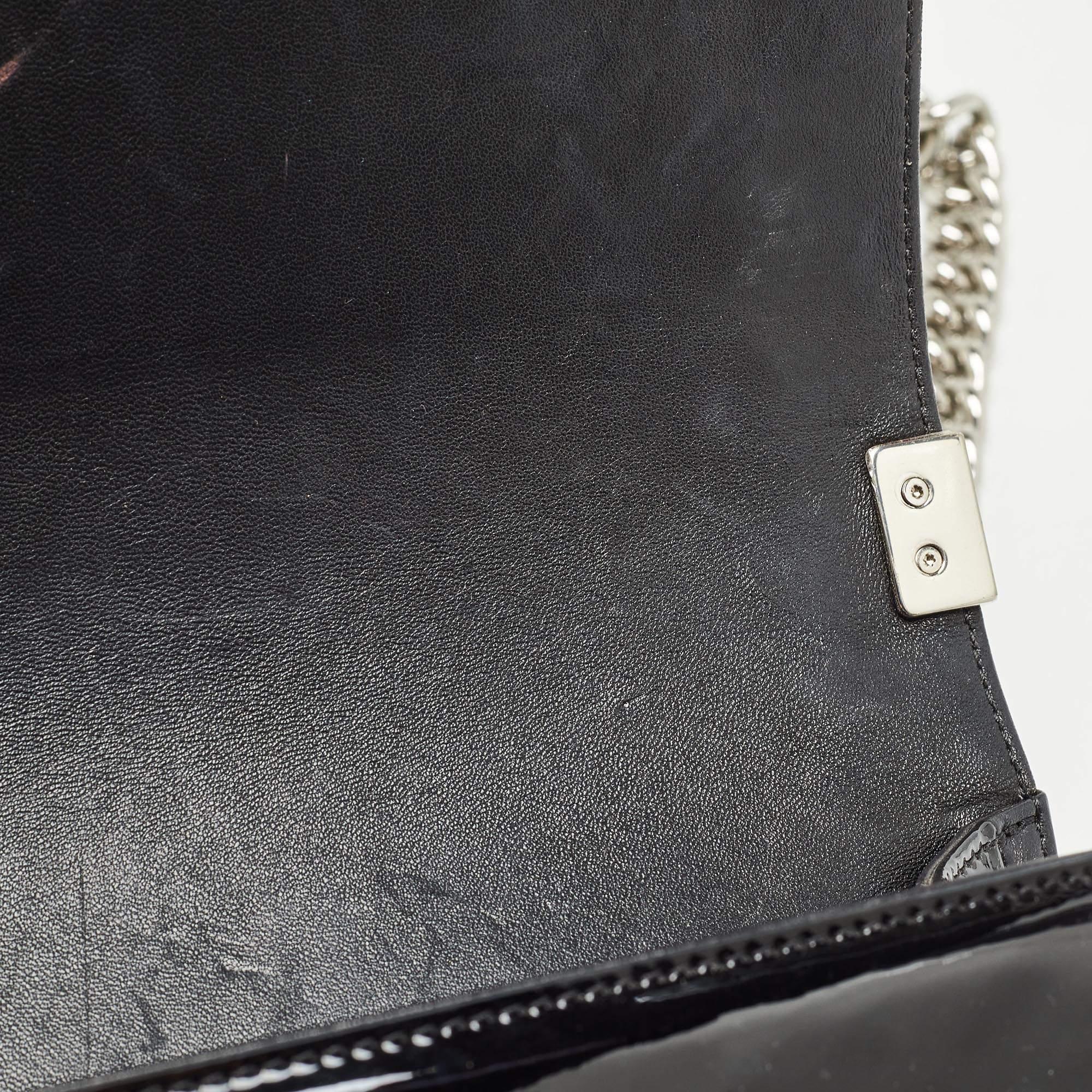 Chanel Negro/Plata Chevron Charol Bolso Boy Flap Mediano en venta 4