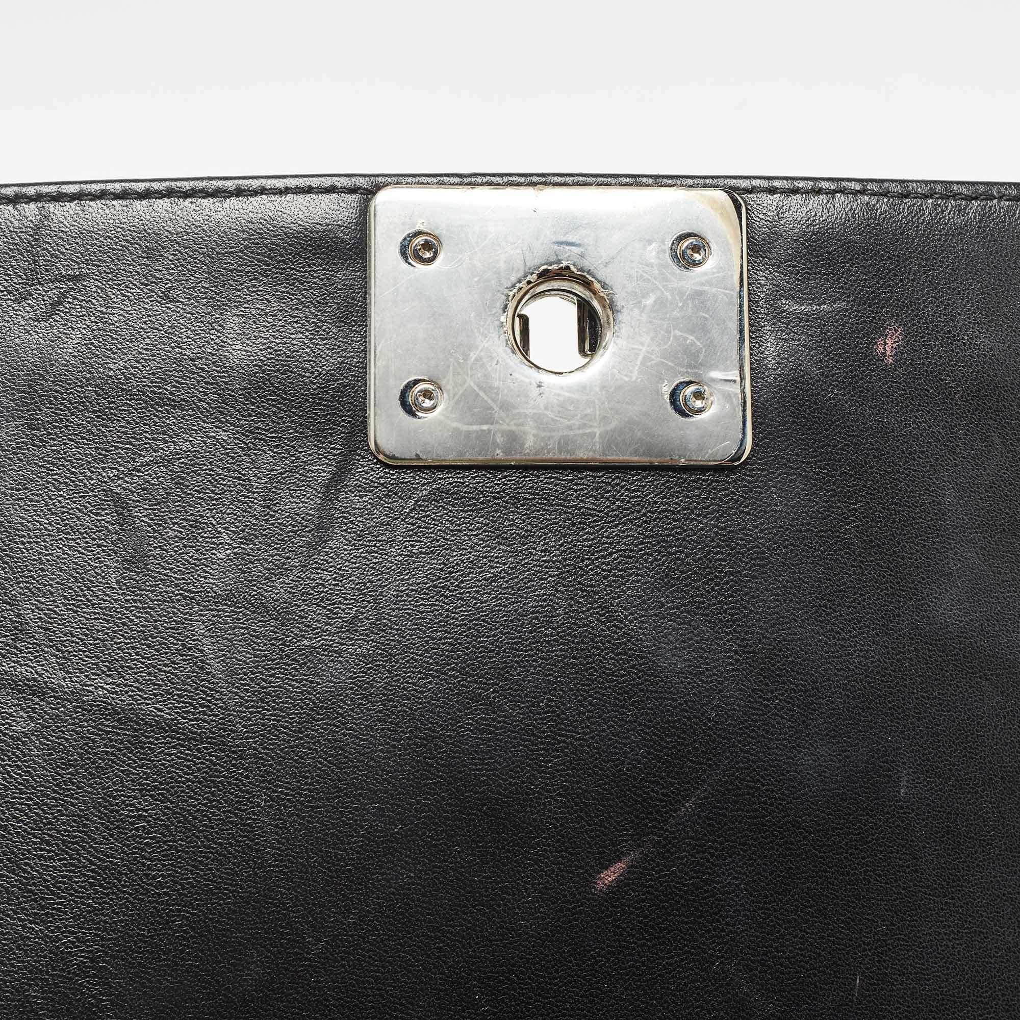 Chanel Negro/Plata Chevron Charol Bolso Boy Flap Mediano en venta 5
