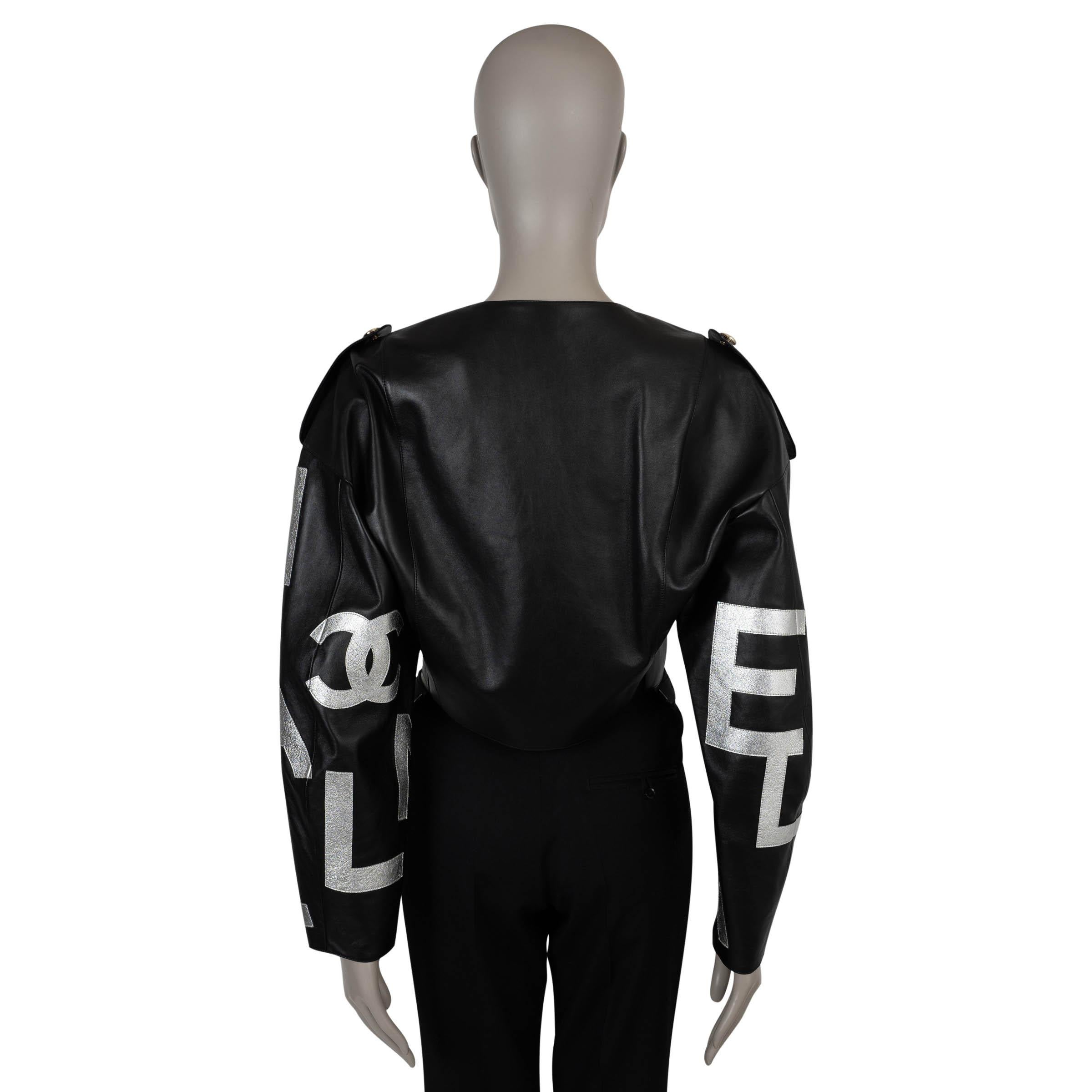CHANEL schwarz & silber Leder 21S LOGO SLEEVE BIKER Jacke 38 S (Schwarz) im Angebot