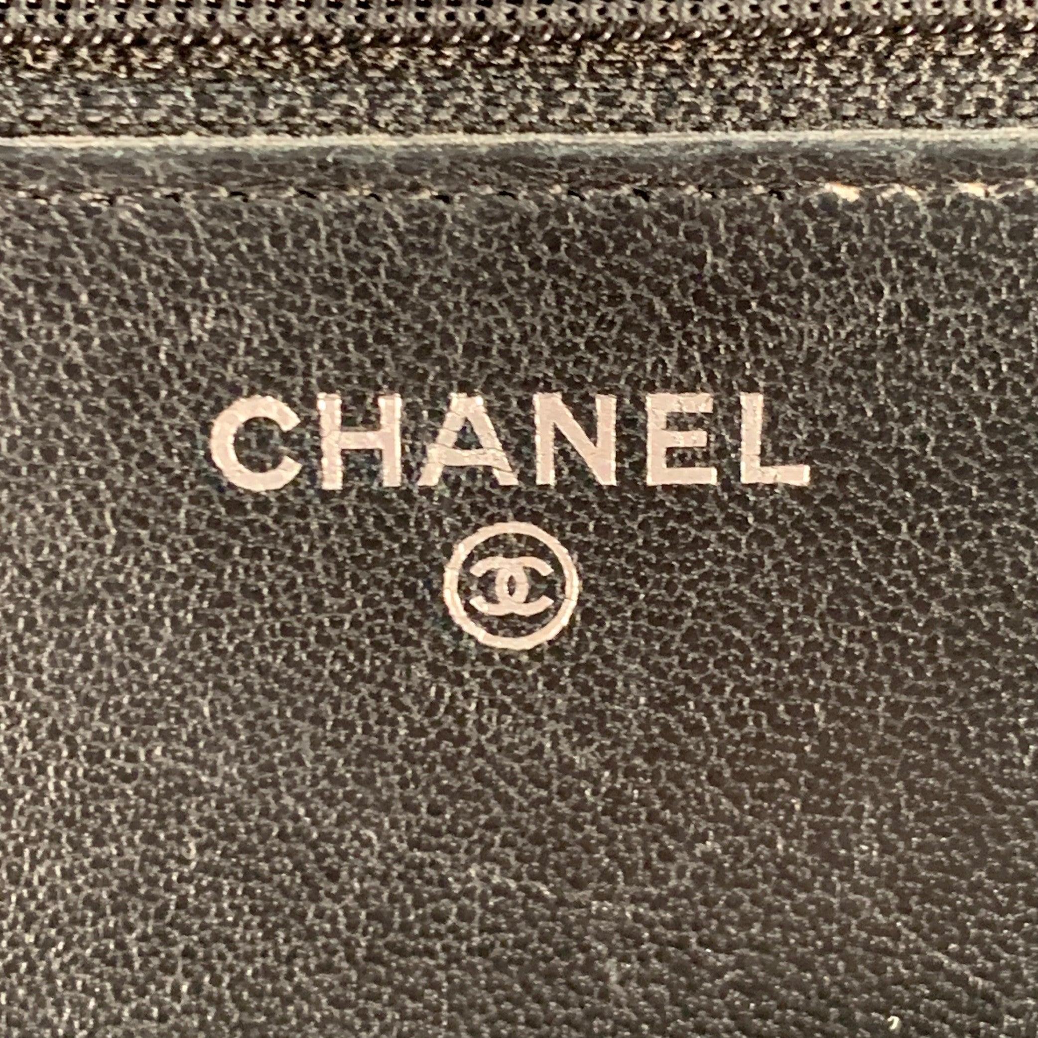 CHANEL Schwarz Silber Gestepptes Leder Portemonnaie Handtasche im Angebot 5