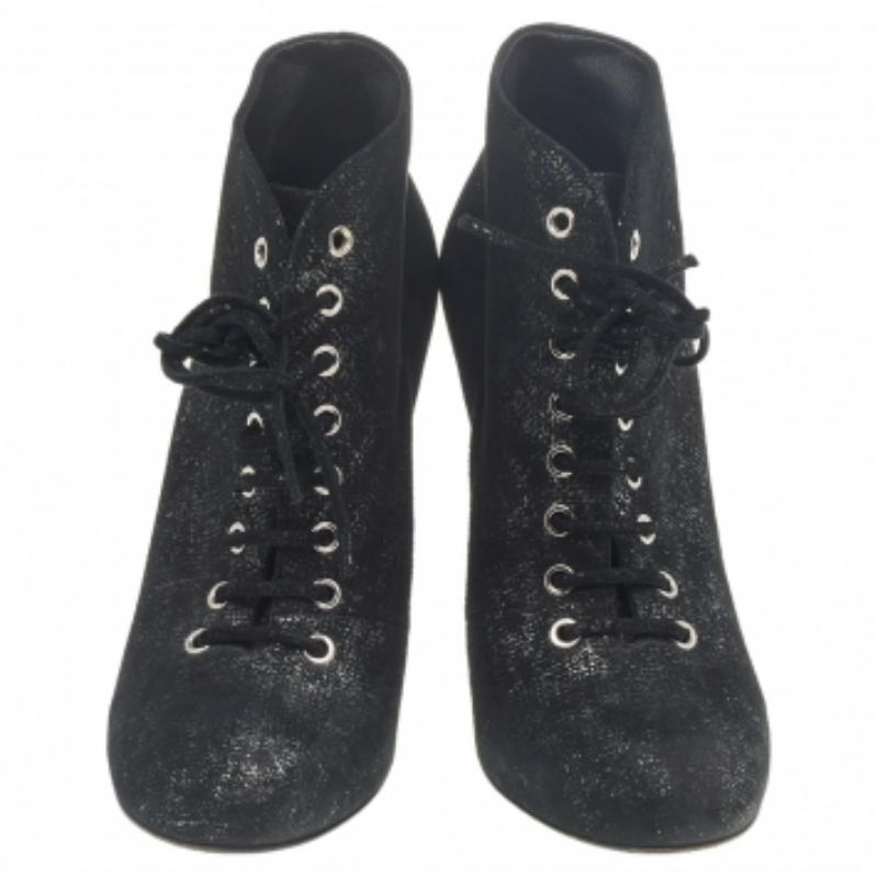 A pair of lavish boots like this one is just what you need to make a lasting impression. This pair of boots from Chanel are created using black-silver suede and flaunt silver-toned hardware, lace-up detail, and pearl embellished heels. Embrace a new