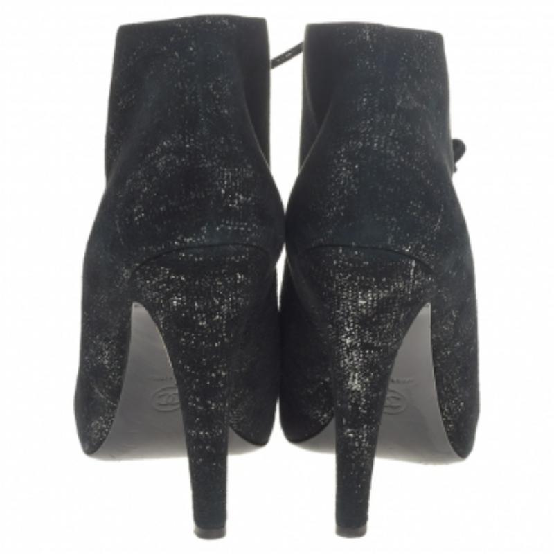 Chanel Bottines à talons en daim et perles noires/argentées à lacets, Taille 38 en vente 3