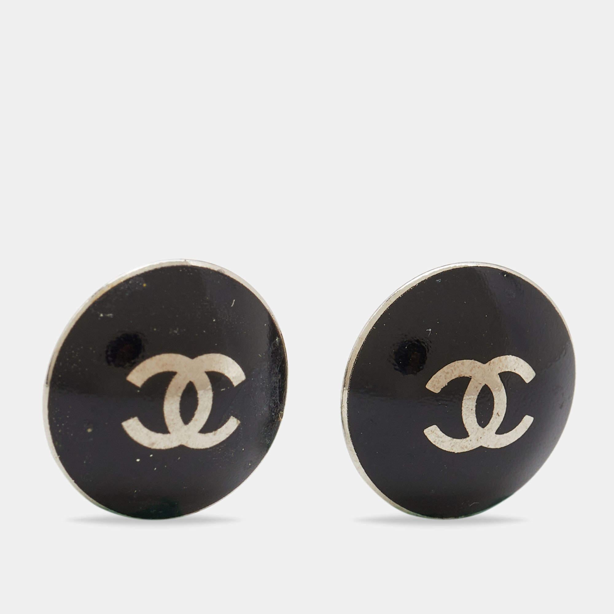 Chanel Black & Silver Tone CC Button Earrings In Good Condition In Dubai, Al Qouz 2