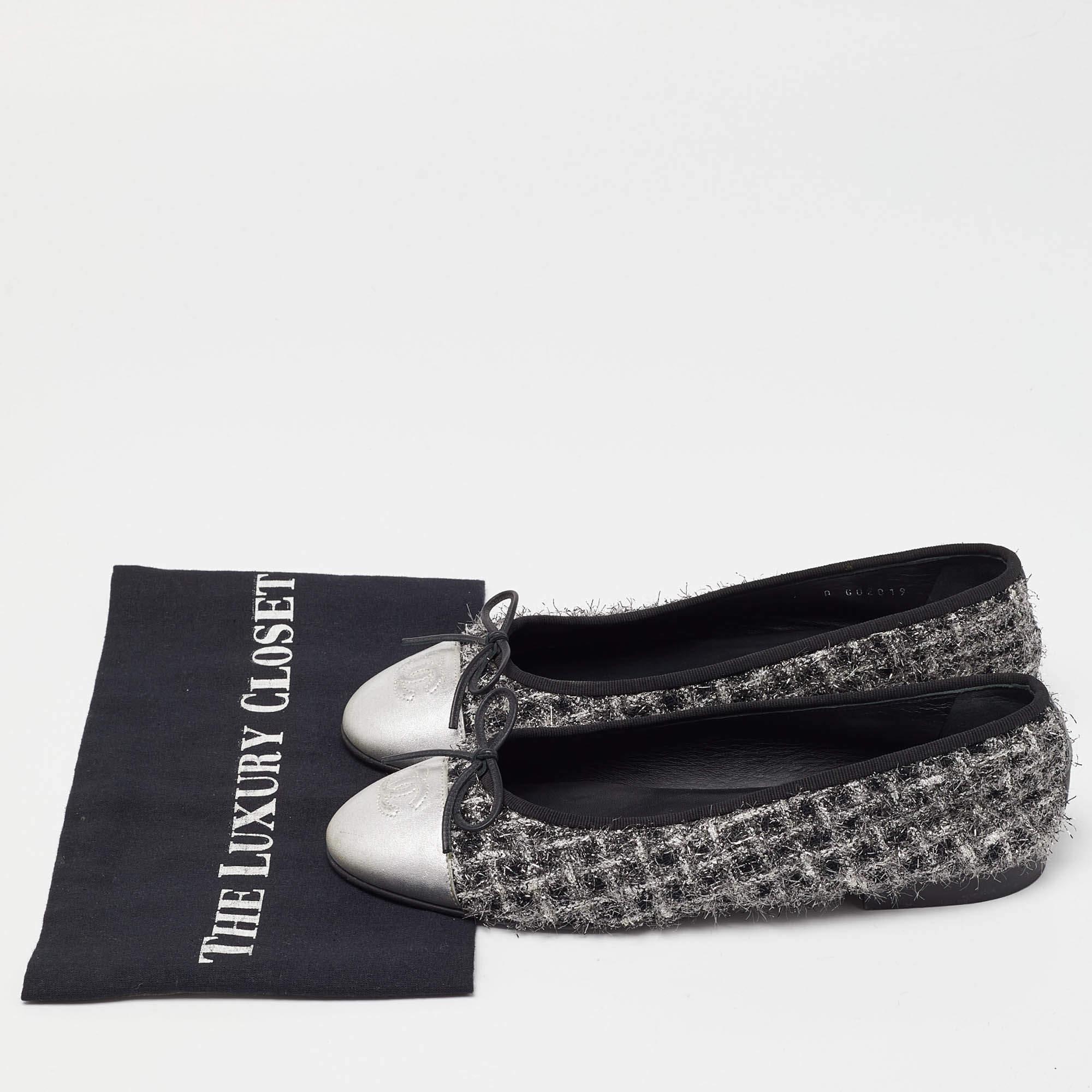 Chanel Black/Silver Tweed and Leather CC Ballet Flats Size 39 5