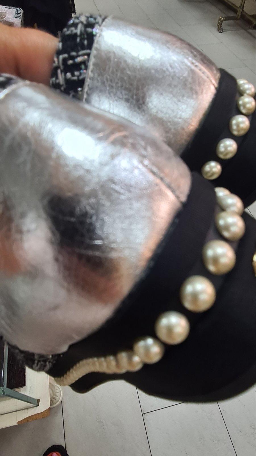 Chanel Schwarz Silber Tweed Perle Schnürung Oxford im Angebot 1