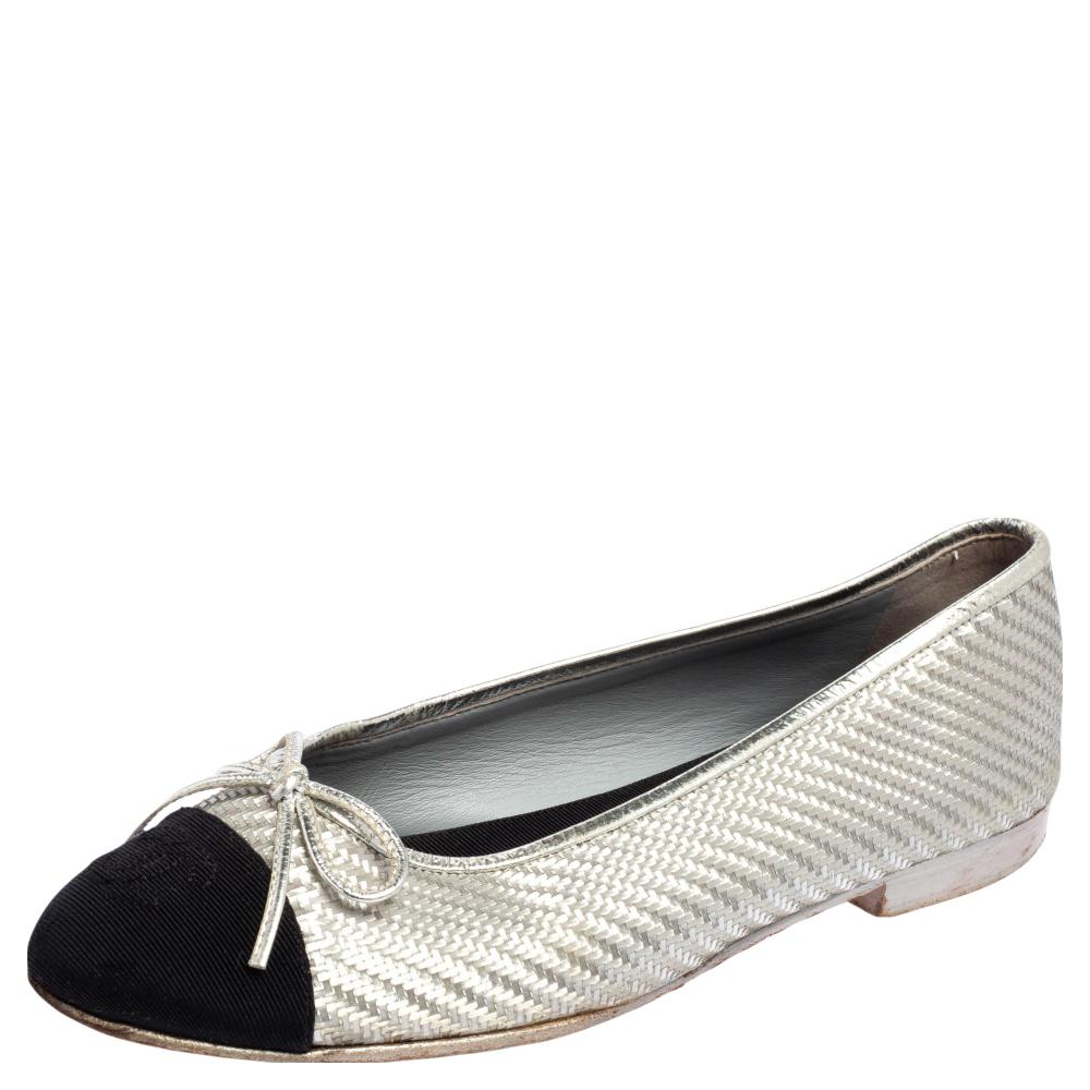 Women's Chanel Black/Silver Woven Fabric And Leather CC Cap Toe Bow Ballet Flats Size 36