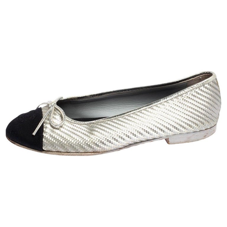 Chanel Black/Silver Woven Fabric And Leather CC Cap Toe Bow Ballet Flats  Size 36 at 1stDibs