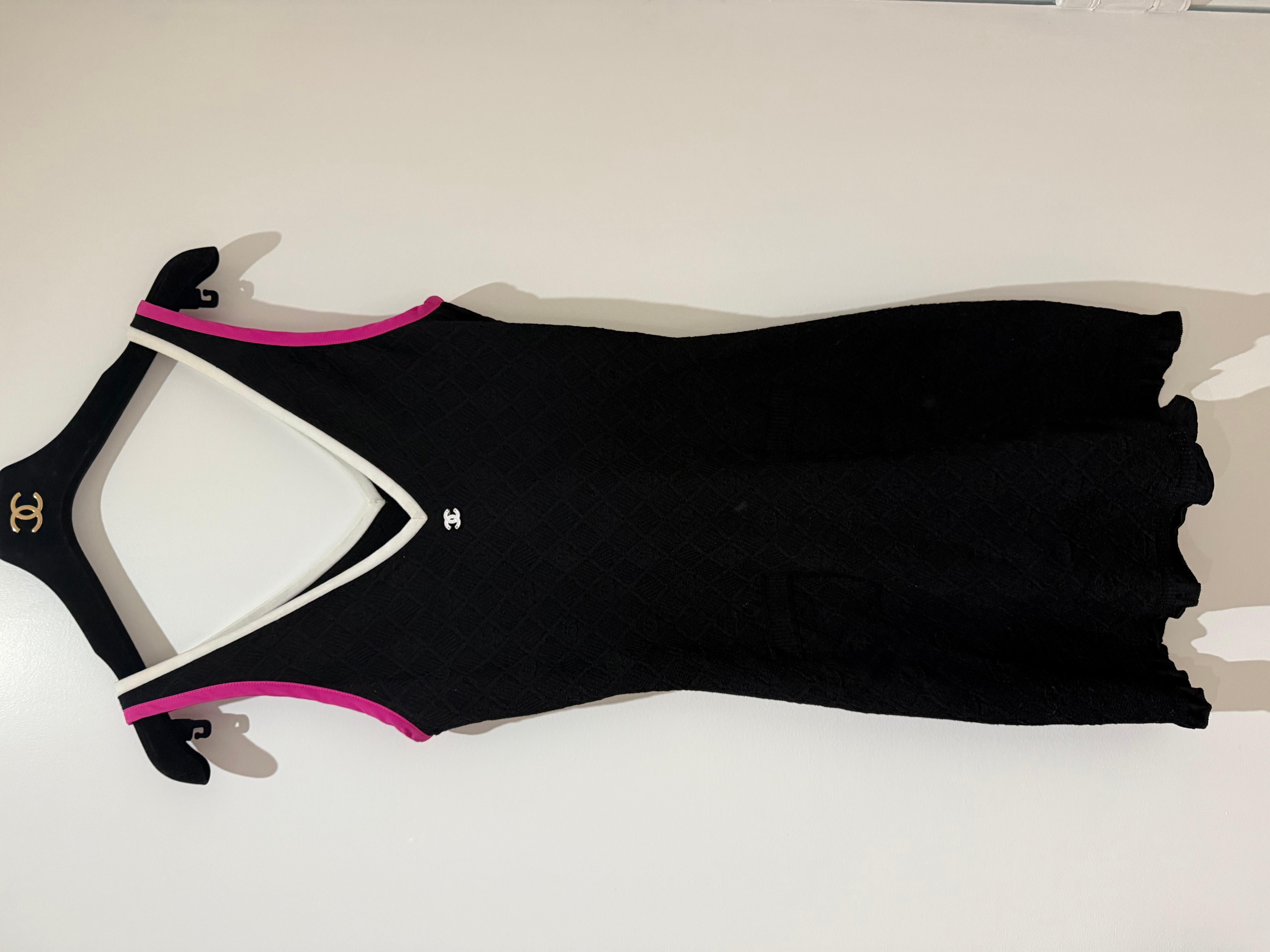 Women's or Men's Chanel black sleeveless dress For Sale