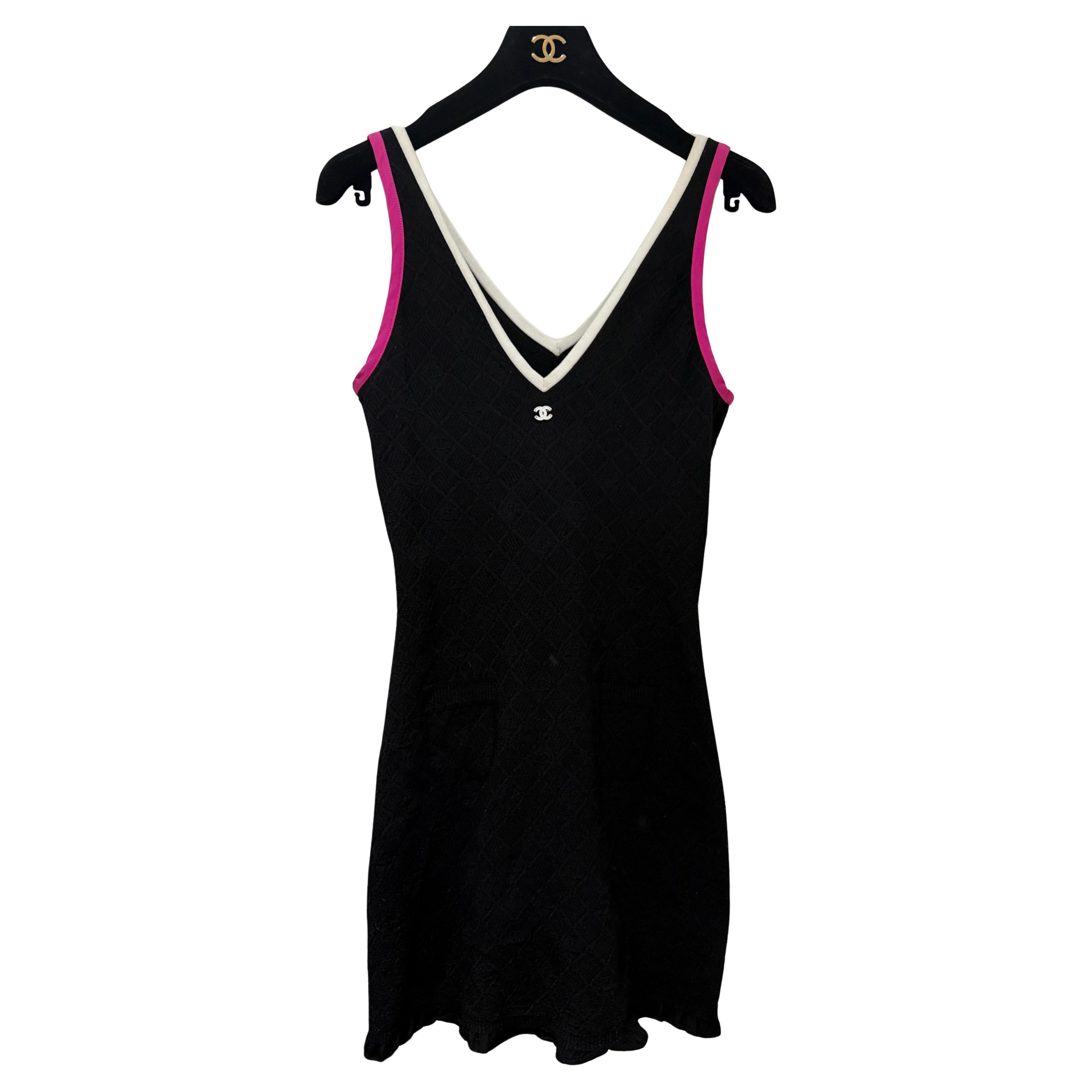 Chanel black sleeveless dress For Sale