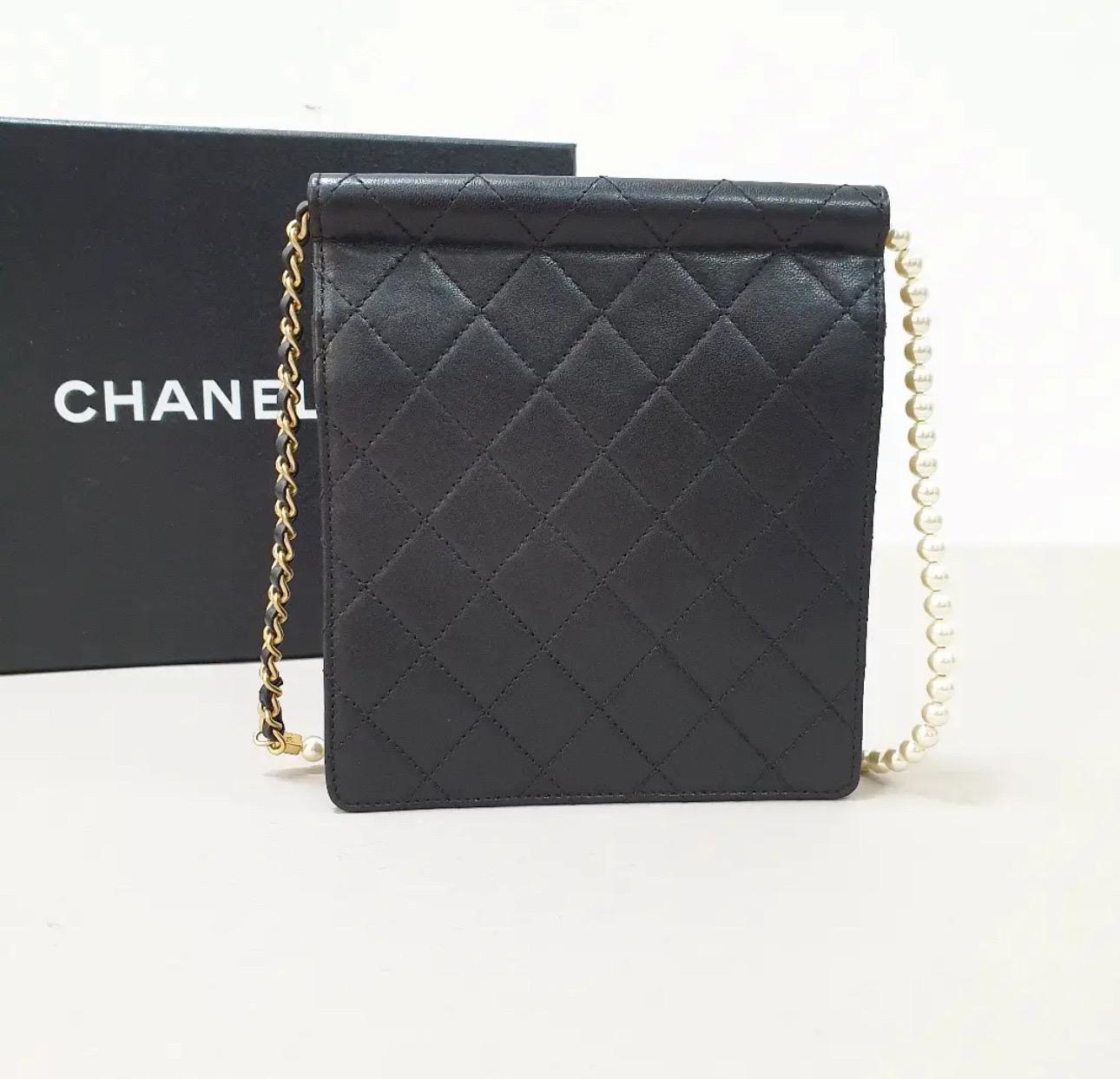 Chanel Black Small Chic Pearls Flap Bag In Good Condition For Sale In Krakow, PL