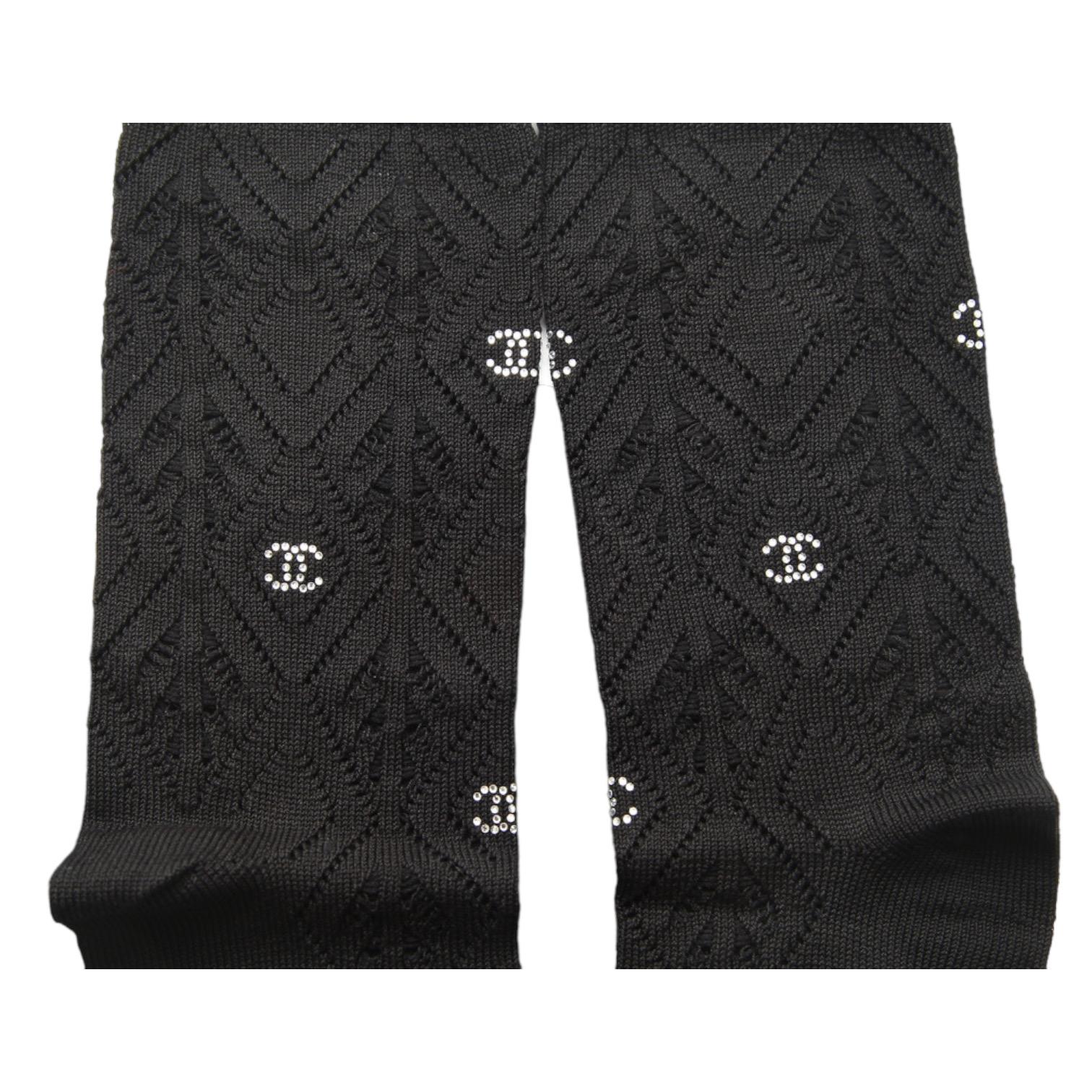 GUARANTEED AUTHENTIC CHANEL 23A BLACK SOCKS CC CRYSTALS


Details:
- Black socks with CC crystals.

Size: M

To Our Customers:
We consider it a privilege to serve as your luxury fashion concierge
Whether you are looking to buy that special