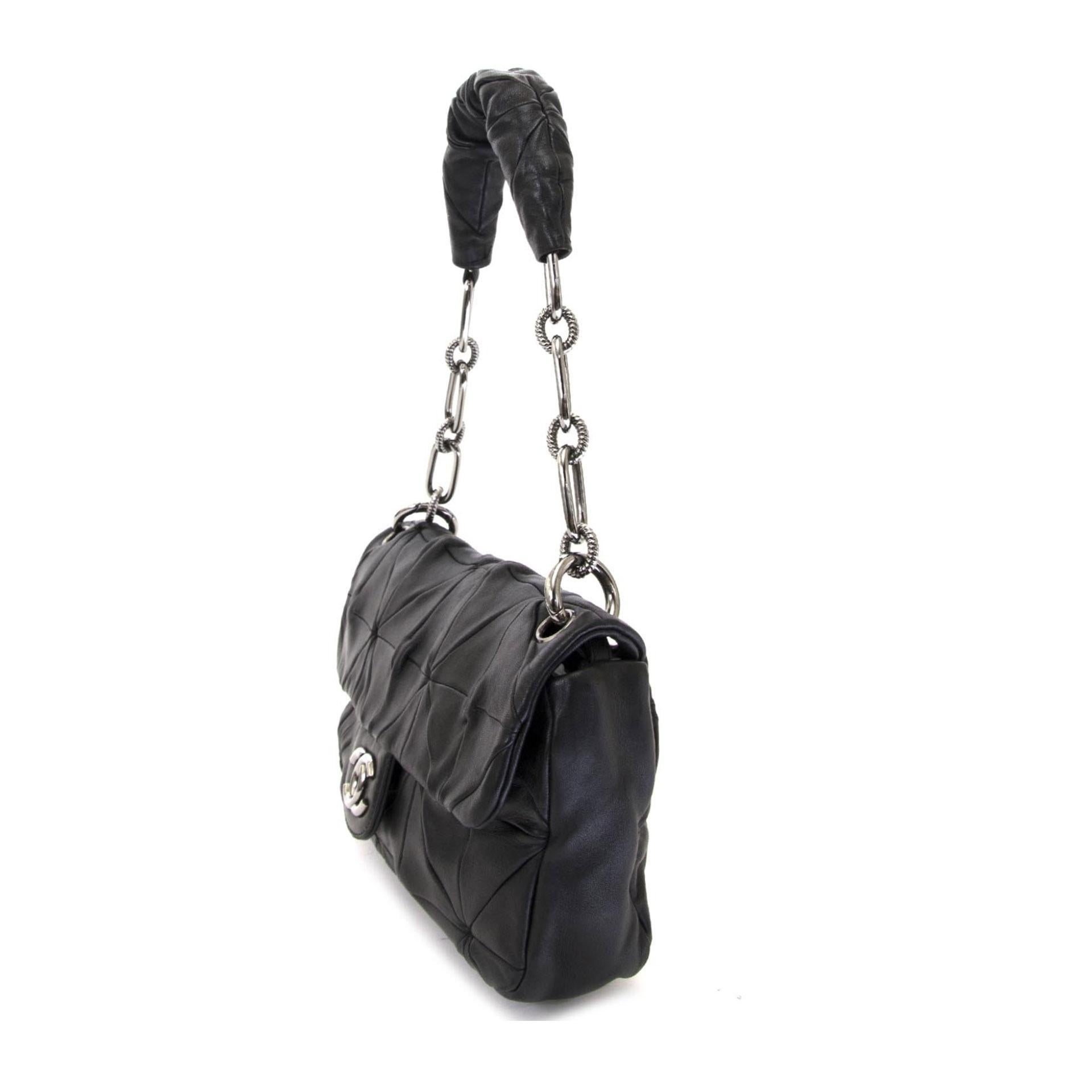 Chanel Black Soft Lambskin Leather Jumbo Maxi Classic Flap Shoulder Bag In Good Condition For Sale In Miami, FL