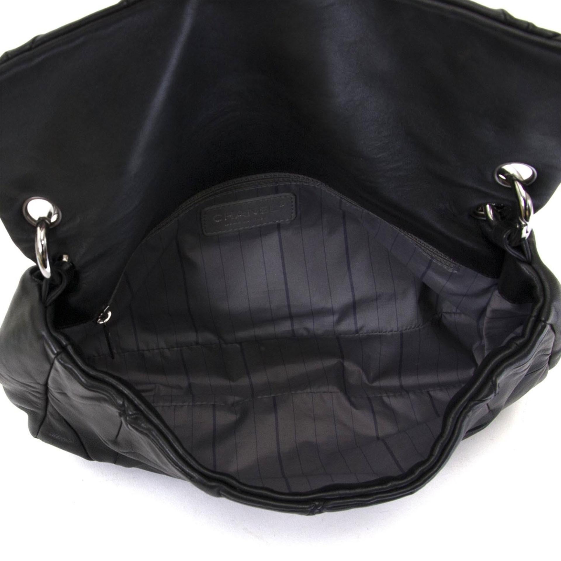Chanel Black Soft Lambskin Leather Jumbo Maxi Classic Flap Shoulder Bag For Sale 3