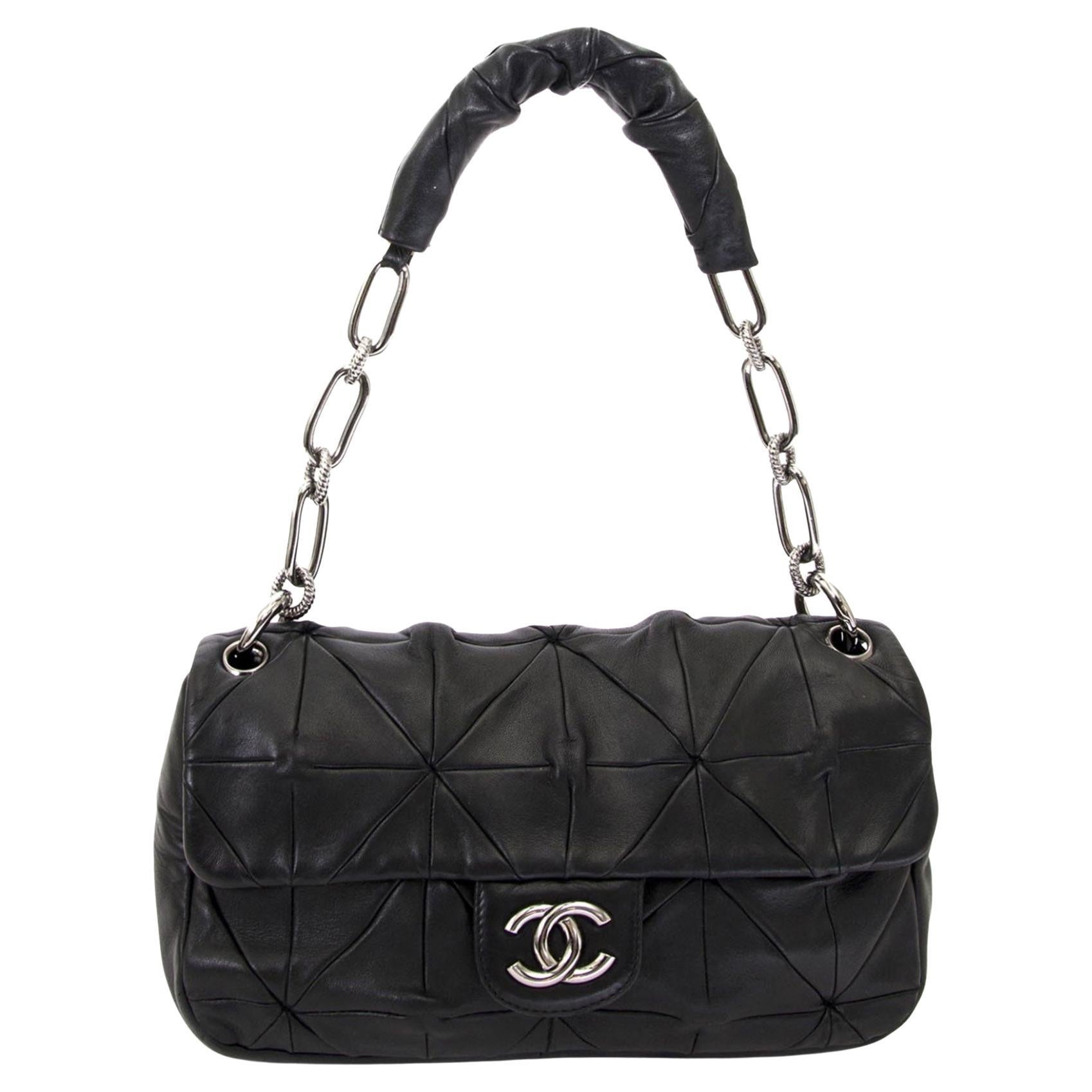 Chanel Schwarzes weiches Lammfell Leder Jumbo Maxi Classic Flap Umhängetasche