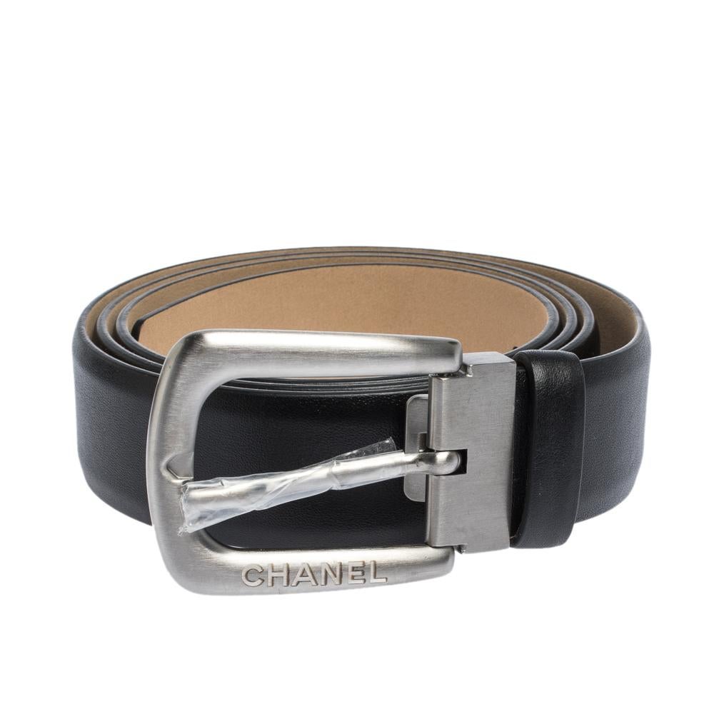 Light up your belt collection by adding this belt from Chanel. Crafted from soft black leather, the piece is complete with a silver-tone pin buckle engraved with the brand label. Wear this belt with your formals or casuals for the perfect look.


