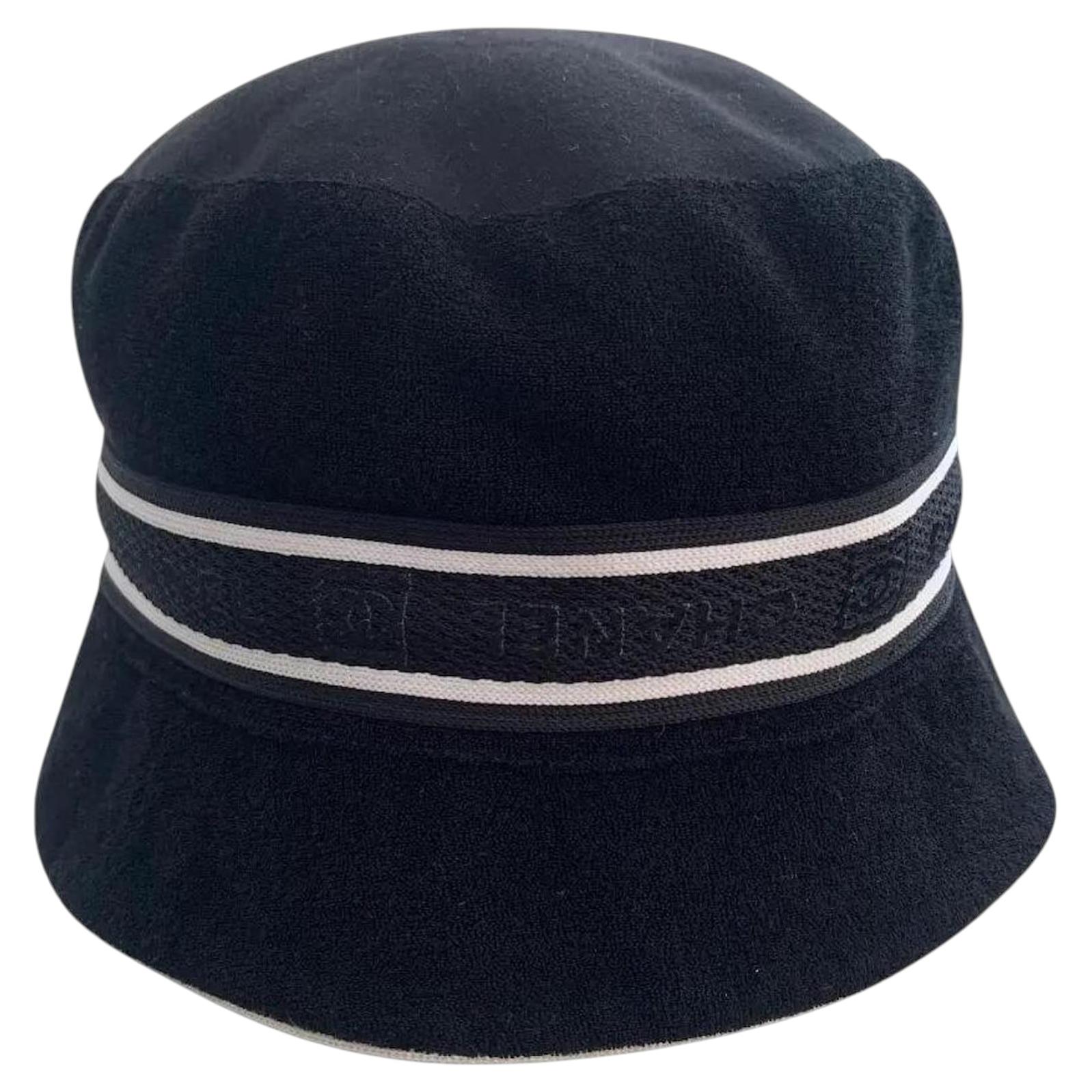 Chanel Schwarz Sport Line CC Logo Eimerhut Y2K