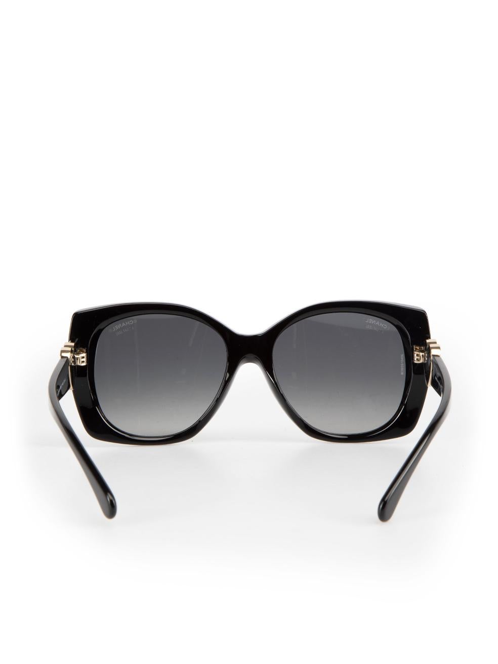 Women's Chanel Black Square Heart Detail Sunglasses For Sale