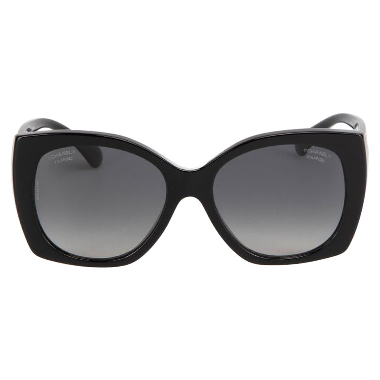 Chanel Black Square Heart Detail Sunglasses at 1stDibs display picture 2