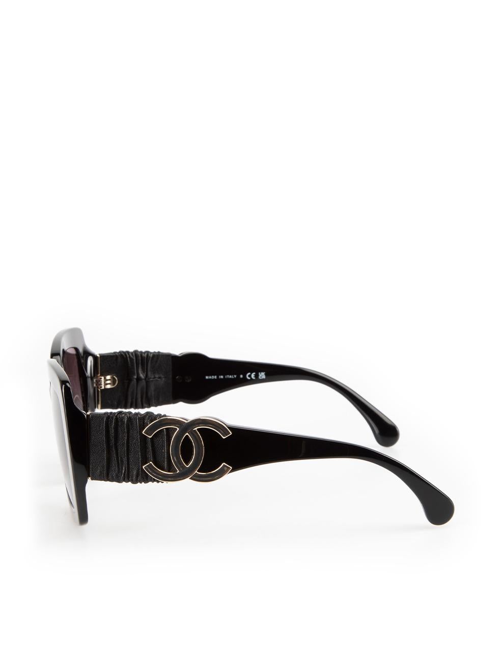 Chanel Gafas de sol cuadradas negras con detalle de piel 1