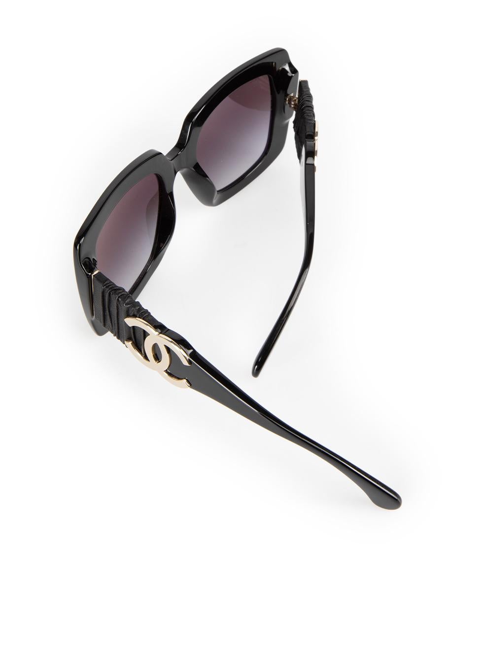 Chanel Gafas de sol cuadradas negras con detalle de piel 3