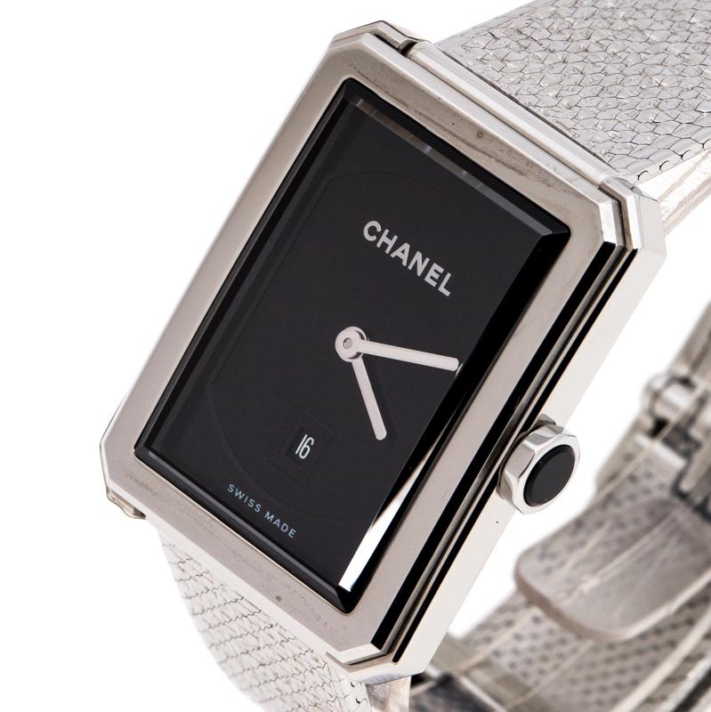 This Boyfriend watch from Chanel is a creation worthy of being yours. It has a grand fusion of elegance with contemporary charm in every detail, from the rectangular case to the Guilloche pattern detailed bracelet. Using stainless steel, Chanel