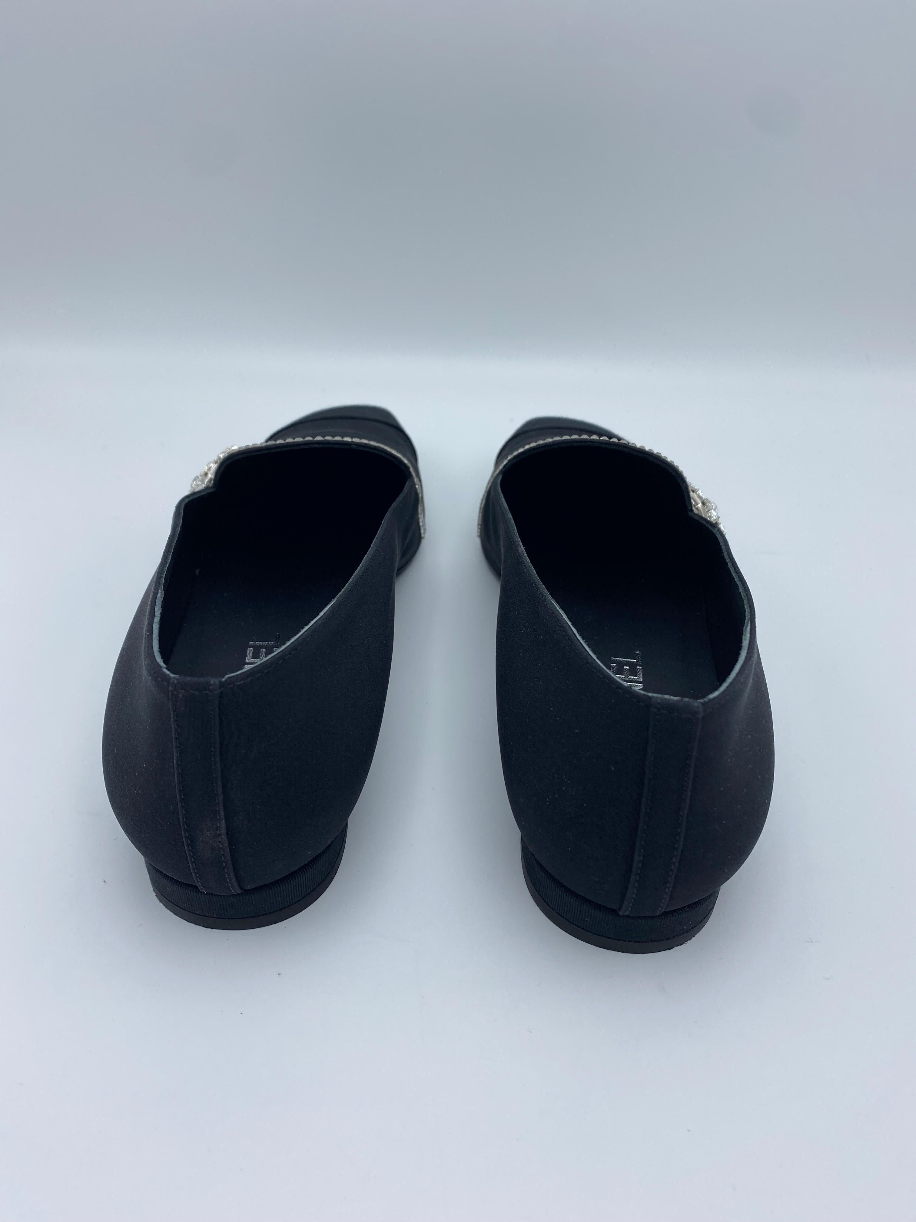 Chanel Black Star Loafers, Size 39 In Excellent Condition In Beverly Hills, CA