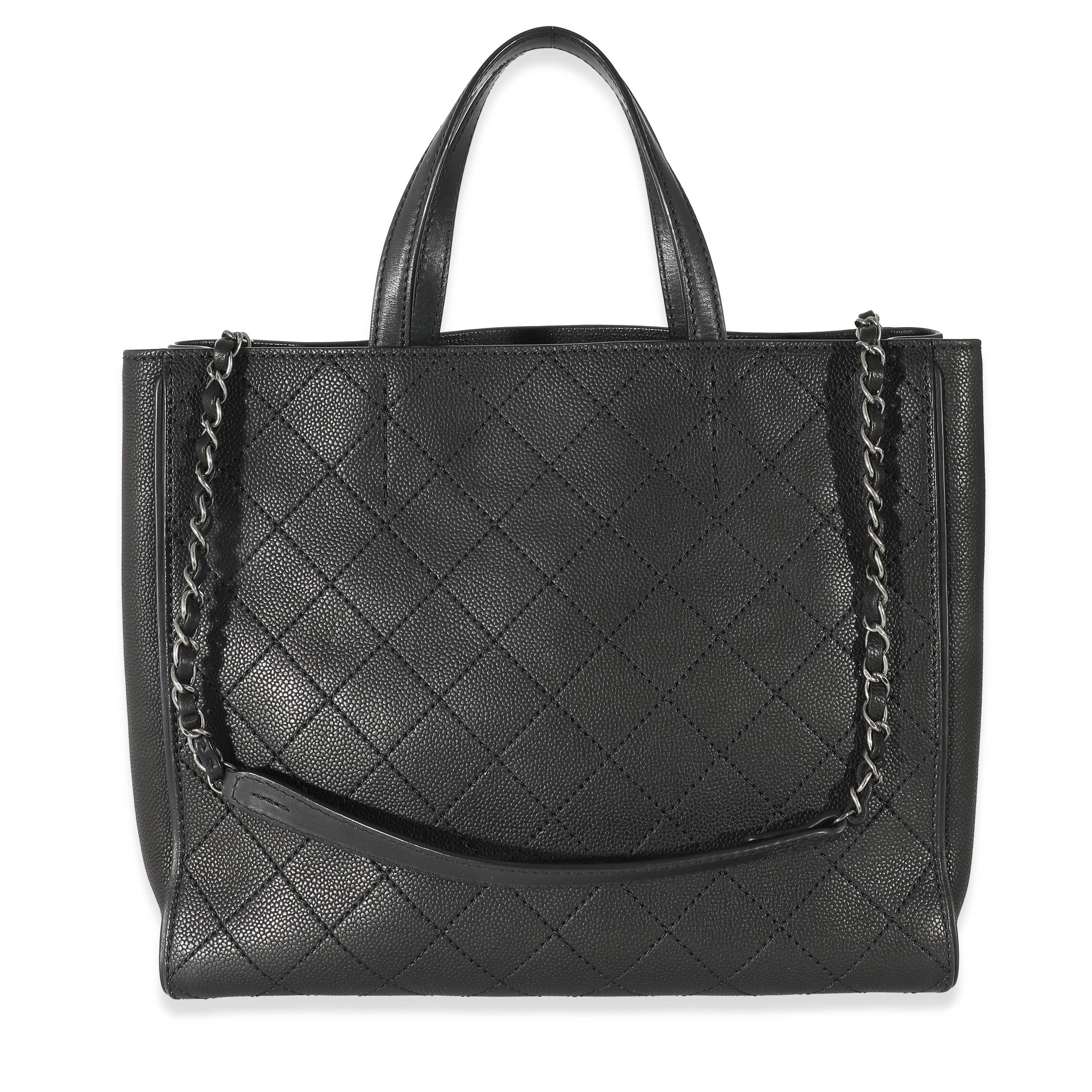 Chanel Black Stitched Grained Calfskin Hamptons Tote In Excellent Condition In New York, NY
