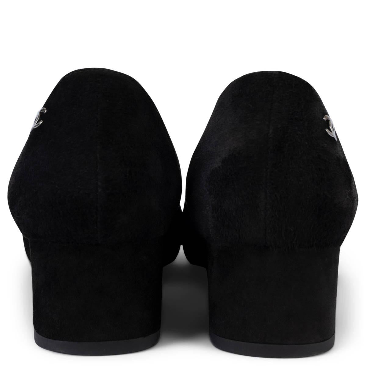 CHANEL black suede 2019 19B CHAIN TRIM BLOCK HEEL Pumps Shoes 37.5 For Sale 1
