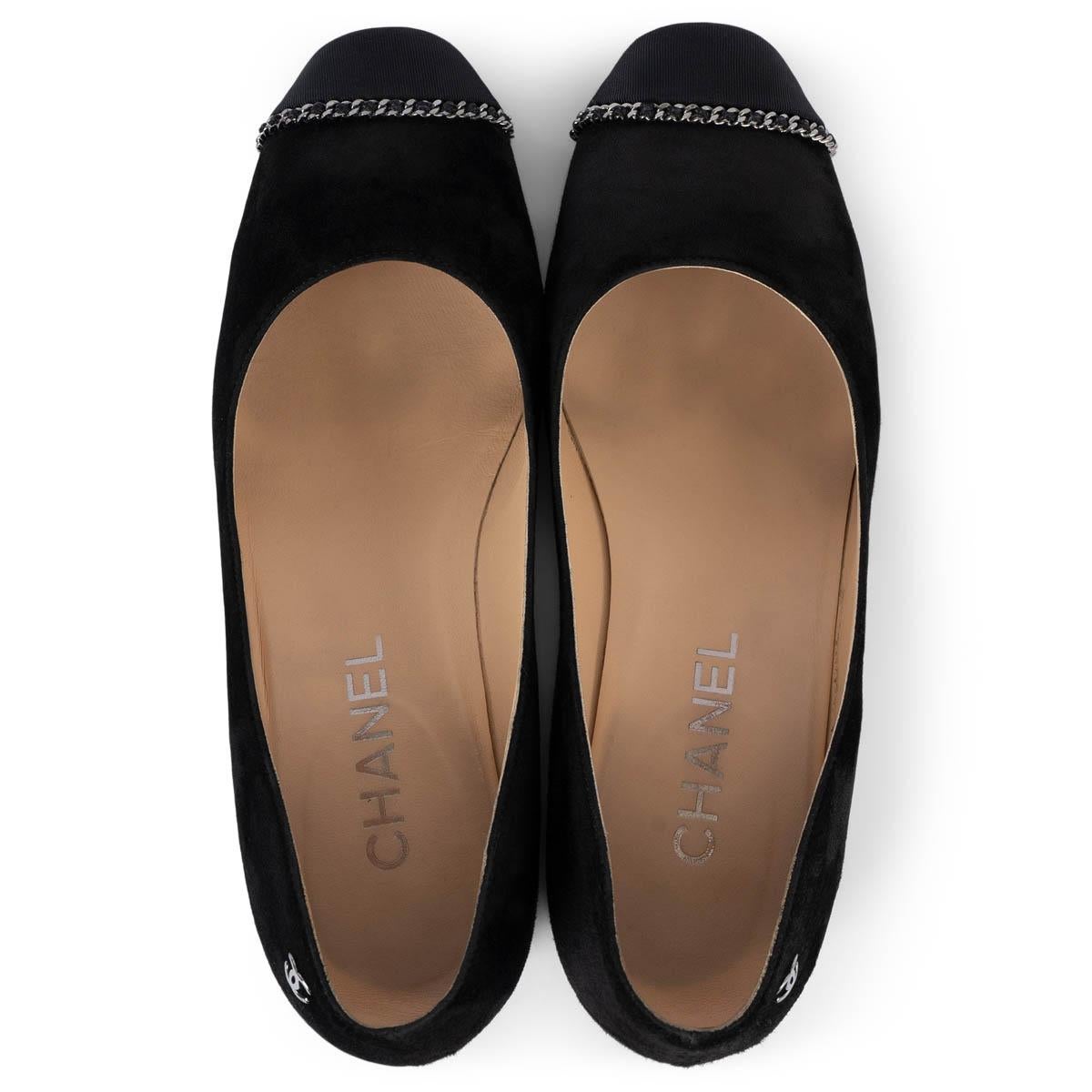 CHANEL black suede 2019 19B CHAIN TRIM BLOCK HEEL Pumps Shoes 37.5 For Sale 2