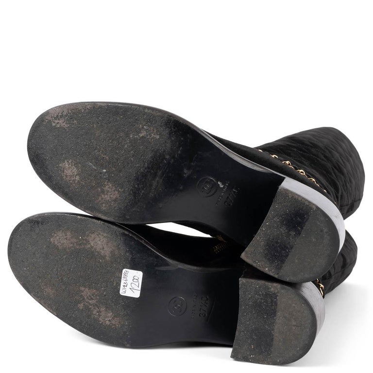 CHANEL daim noir 2019 19B QUILTED CHAIN TRIM Bottes Chaussures 37.5 En  vente sur 1stDibs