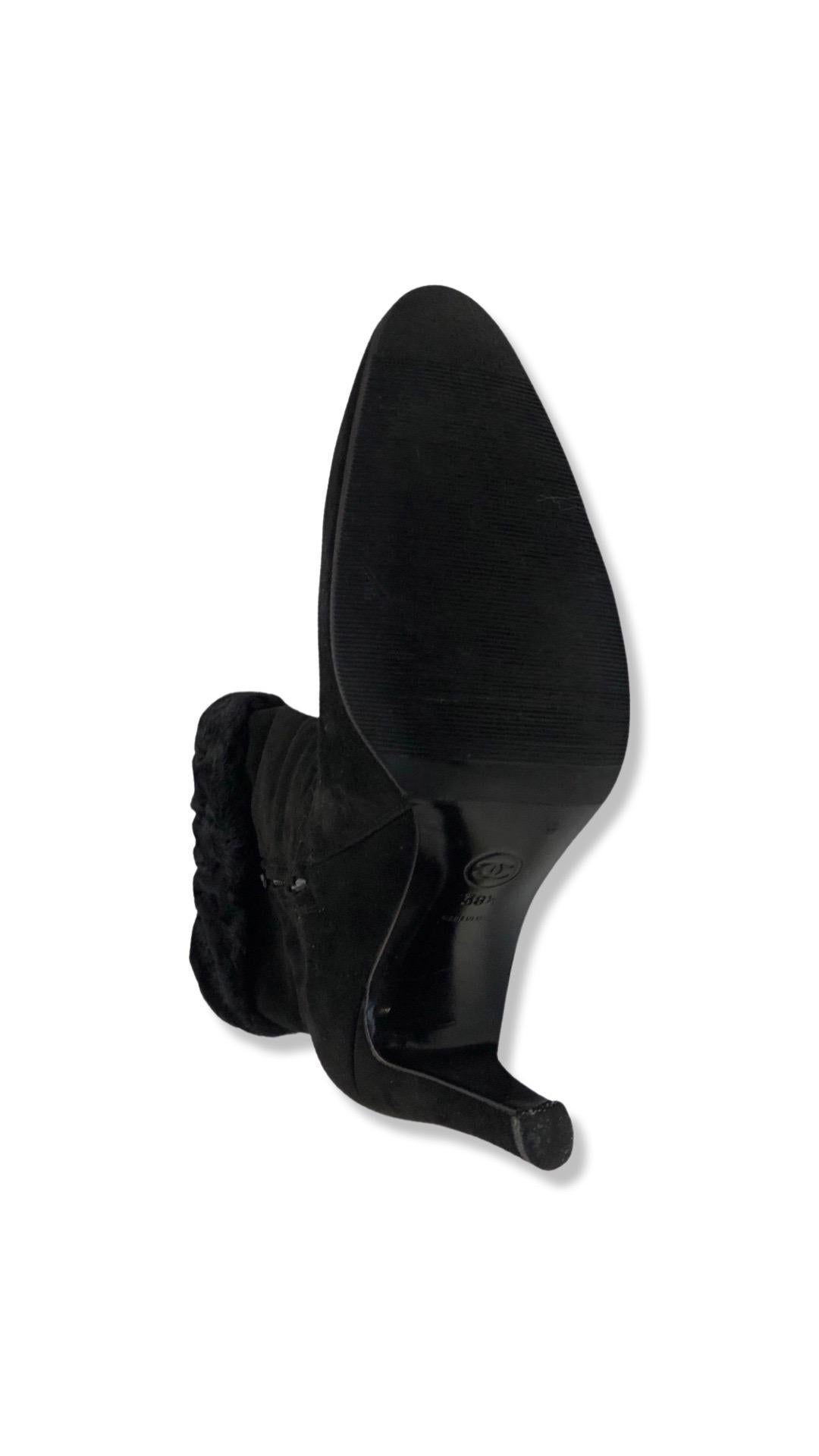 Chanel black suede and fur trim ankle boots In Excellent Condition For Sale In Sheung Wan, HK