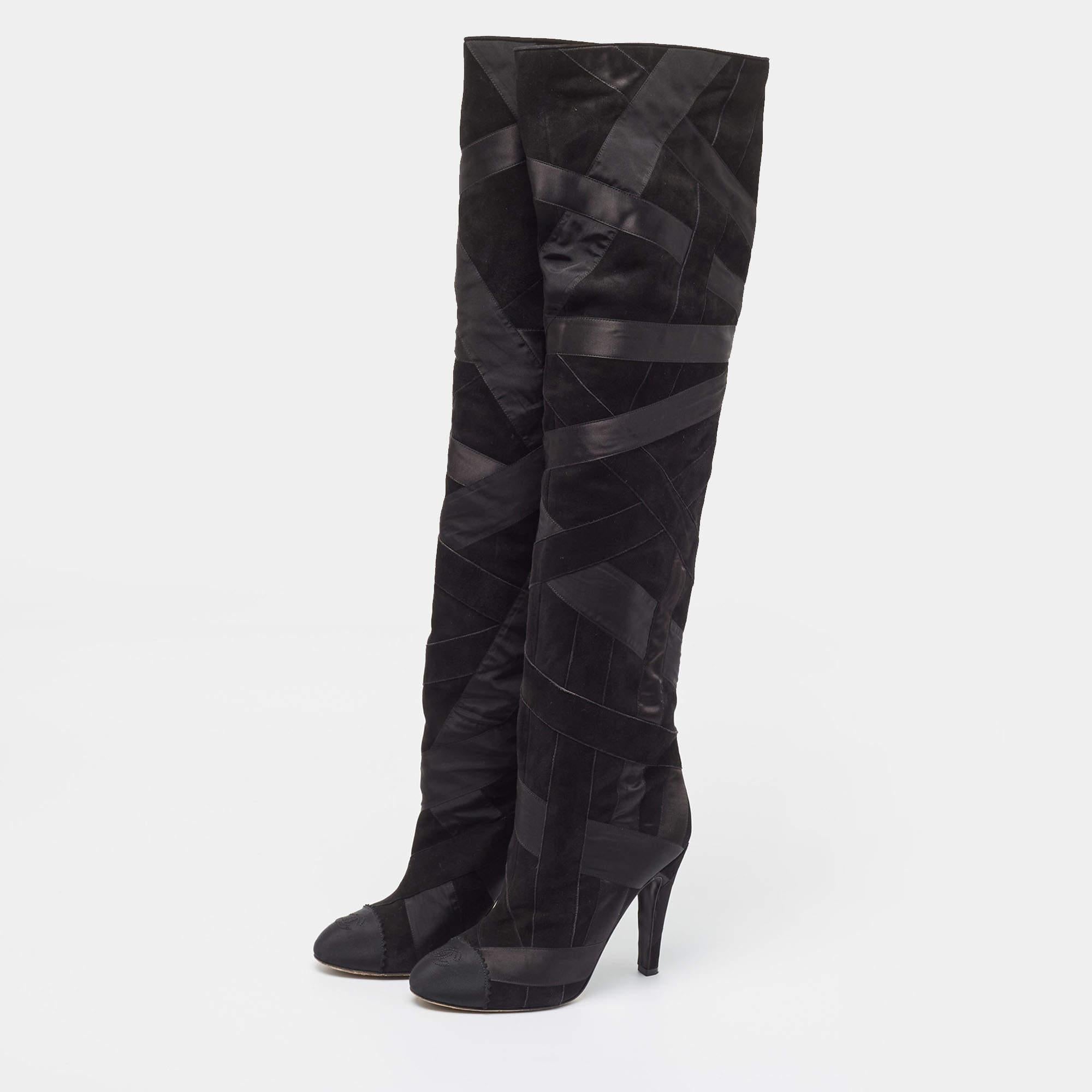 Chanel brings you the perfect pair of boots to celebrate the season in. Crafted from suede and grosgrain these boots are comfortable and easy to flaunt.
