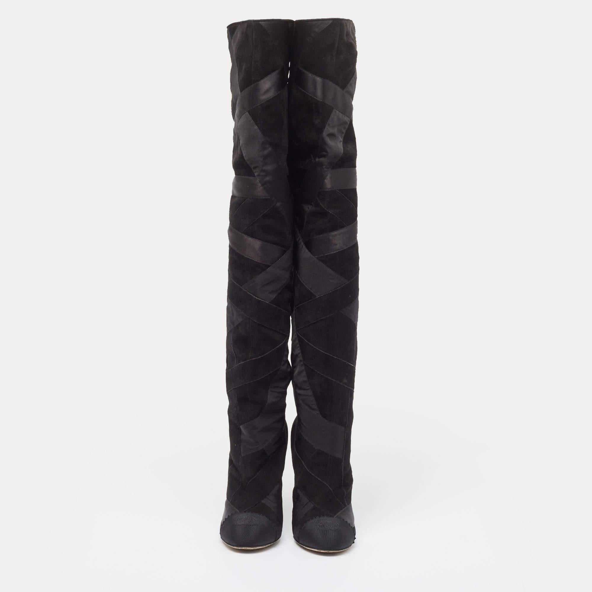 Chanel Black Suede and Grosgrain CC Cap Toe Knee Length Boots Size 39 In Good Condition For Sale In Dubai, Al Qouz 2
