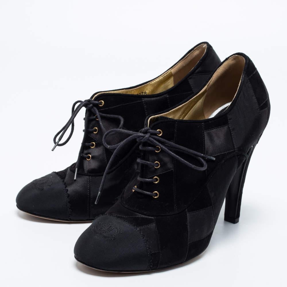The CC motif on the cap toes of these Chanel booties leads to instant luxury identification. In a classy black shade they are uniquely designed with satin patchwork on the suede exterior and equipped with lace up vamps. The 11cm heels of this pair