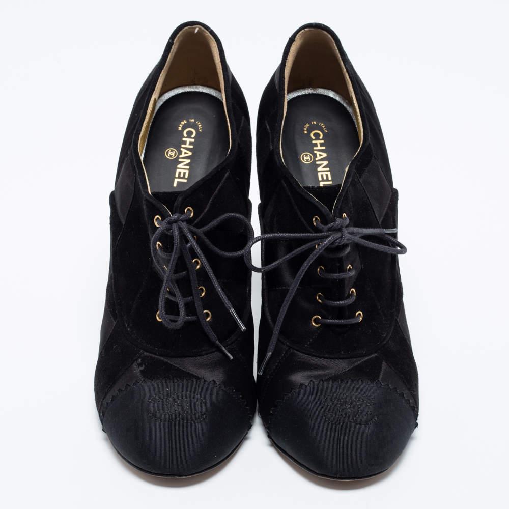 Chanel Black Suede and Satin Patchwork Lace-Up CC Cap Toe Ankle Booties Size 41 In Good Condition In Dubai, Al Qouz 2
