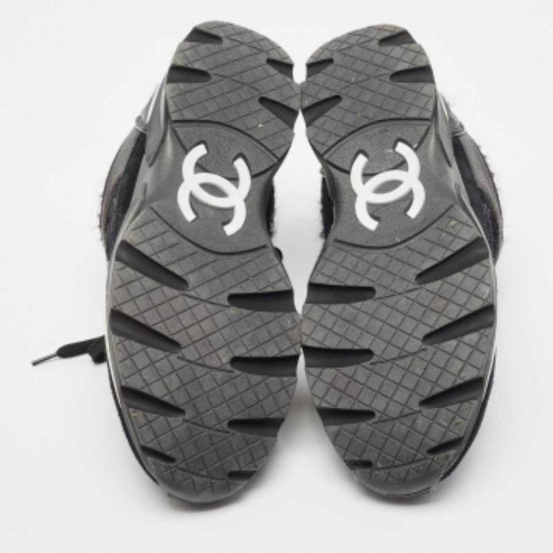 Donna Chanel - Scarpe da ginnastica basse in pelle scamosciata e tweed con logo CC intrecciato - misura 40,5 in vendita