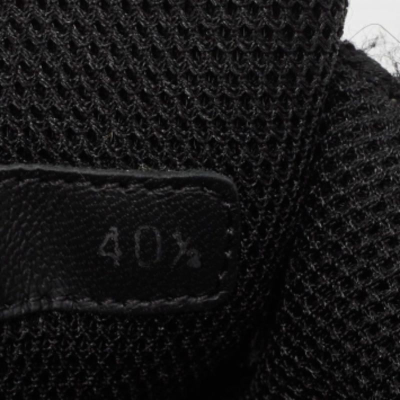 Chanel - Scarpe da ginnastica basse in pelle scamosciata e tweed con logo CC intrecciato - misura 40,5 in vendita 2