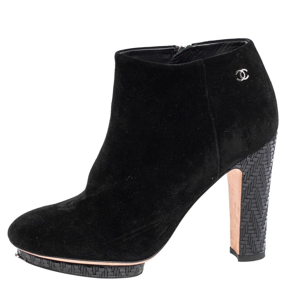 A must-have piece for all the fashionistas, these boots from Chanel feature an ankle length and are crafted in a black suede body. Detailed with silver-tone accents and are set on comfortable heels and secured with side zipper closure that ensures a