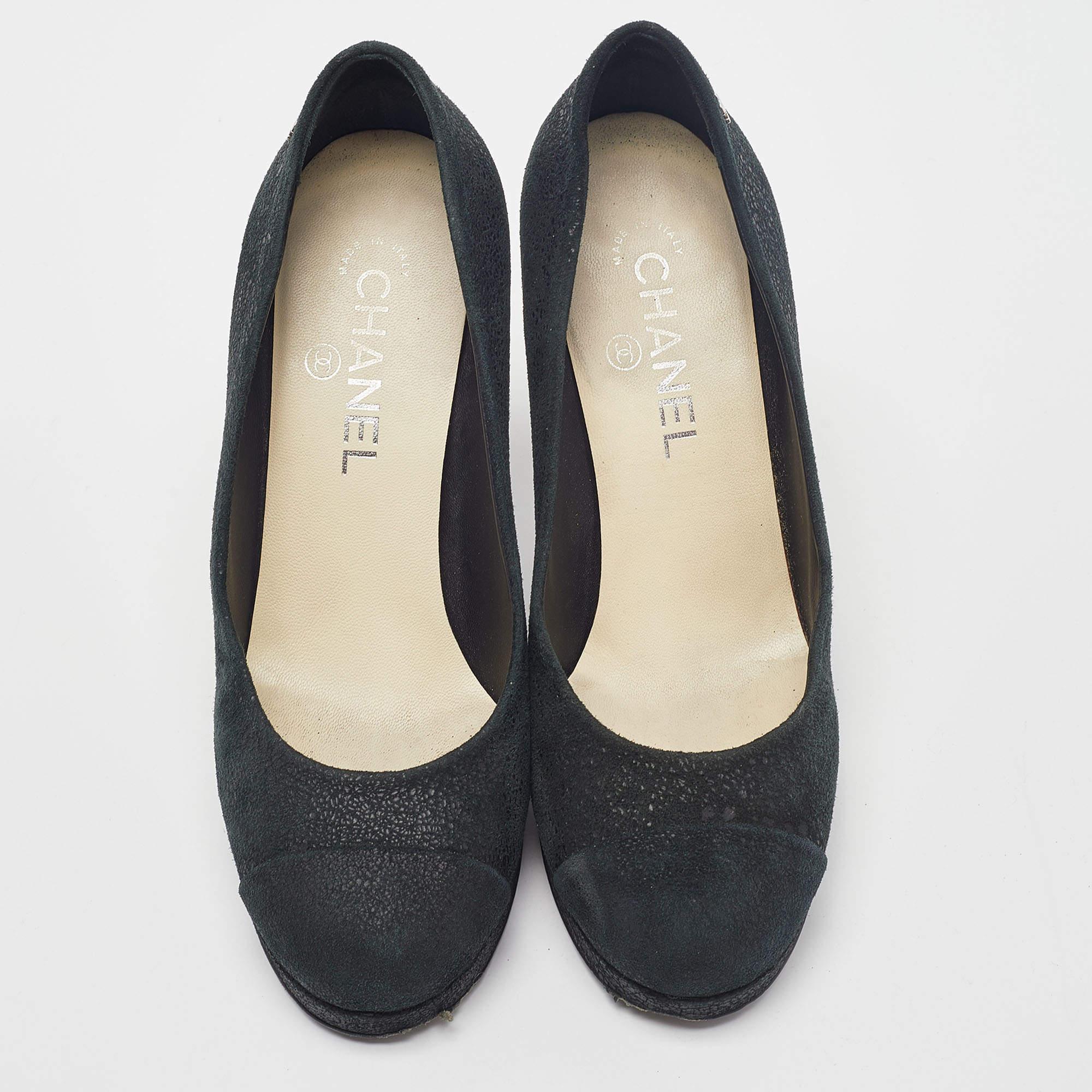 Make a chic style statement with these Chanel black pumps. They showcase sturdy heels and durable soles, perfect for your fashionable outings!

Includes:  Original Box

