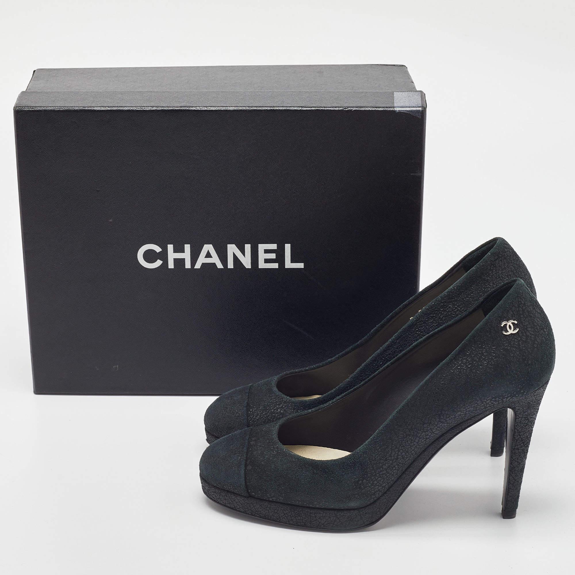 Chanel Black Suede CC Cap Toe Pumps Size 38.5 For Sale 2