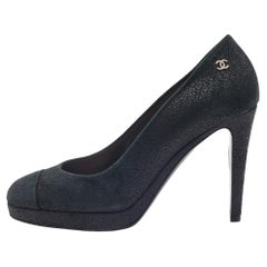 Chanel Schwarz Wildleder CC Cap Toe Pumps Größe 38,5