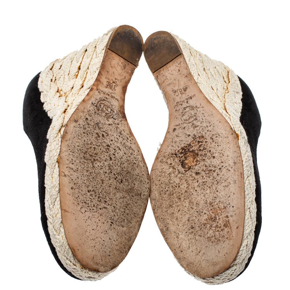 Chanel Black Suede CC Cap Toe Wedge Espadrille Pumps Size 38 In Fair Condition In Dubai, Al Qouz 2