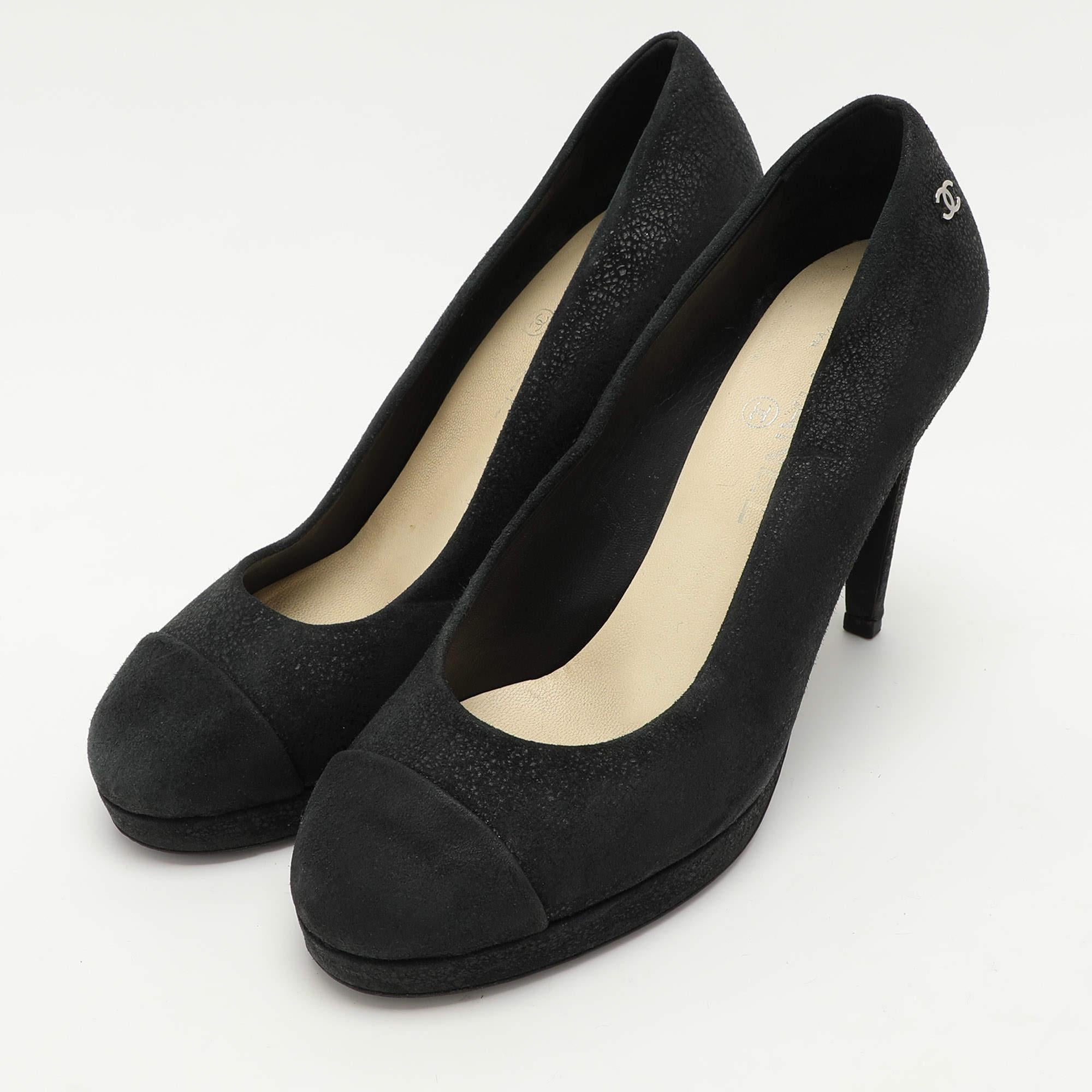 Féminité et élégance sont au rendez-vous  ces escarpins présentent une silhouette chic et un design attrayant. Vous pouvez porter ces escarpins pour un look élégant.