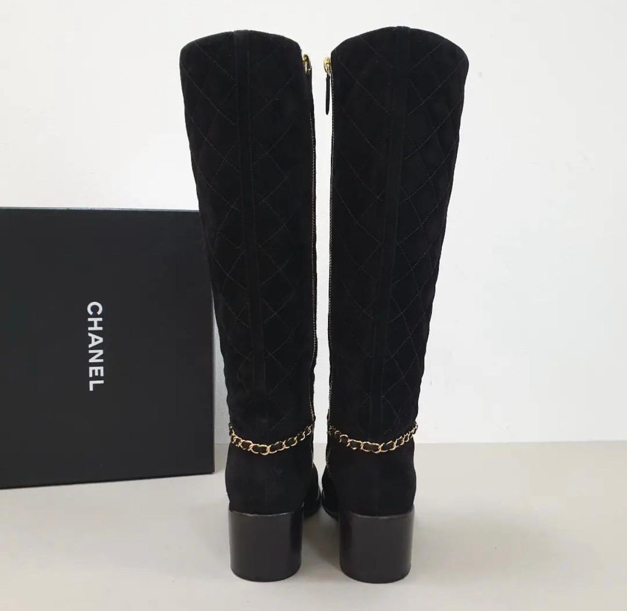 Chanel Black Suede Chain Boots In Good Condition In Krakow, PL