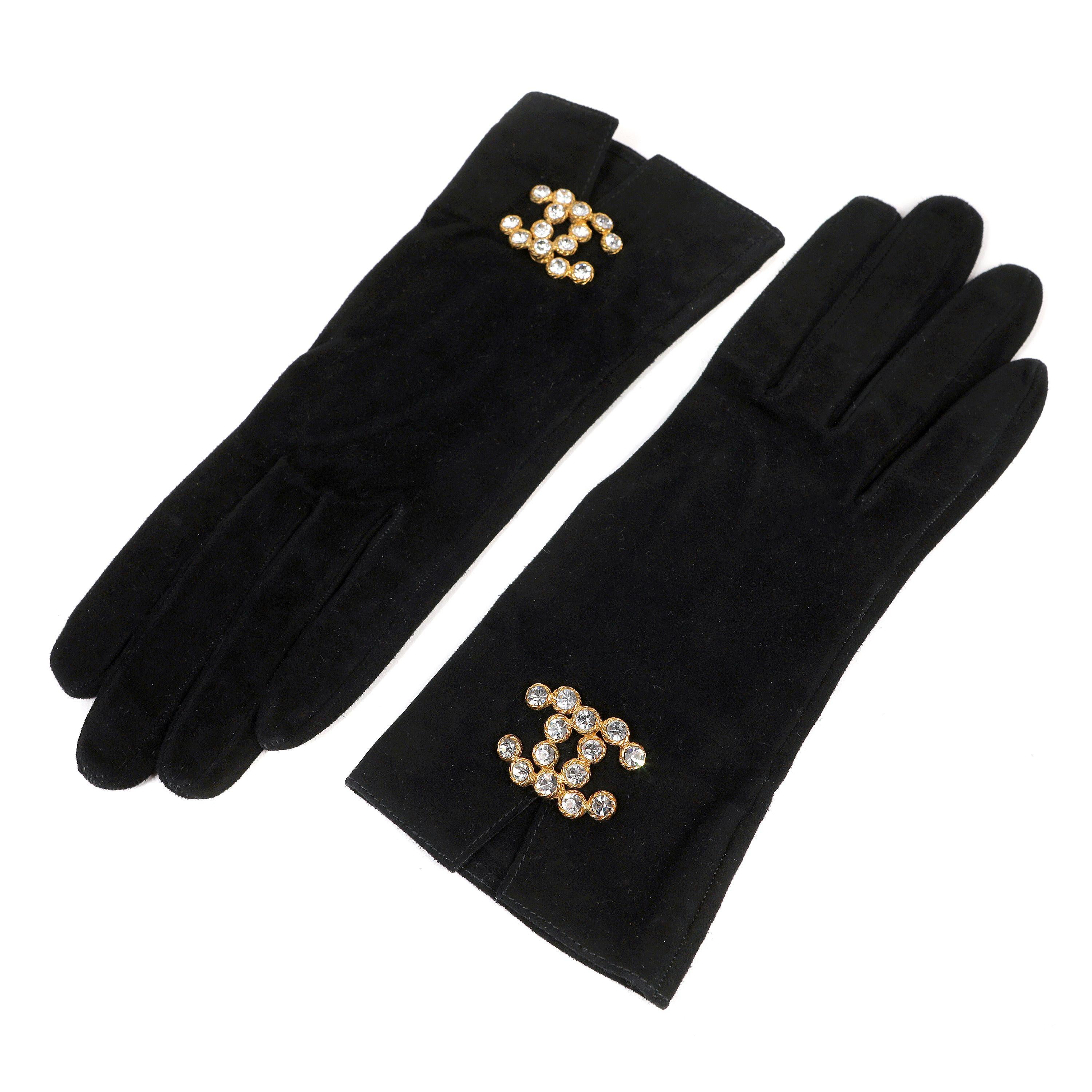 Chanel Black Suede Crystal CC Gloves  Extra Small In Excellent Condition For Sale In Palm Beach, FL